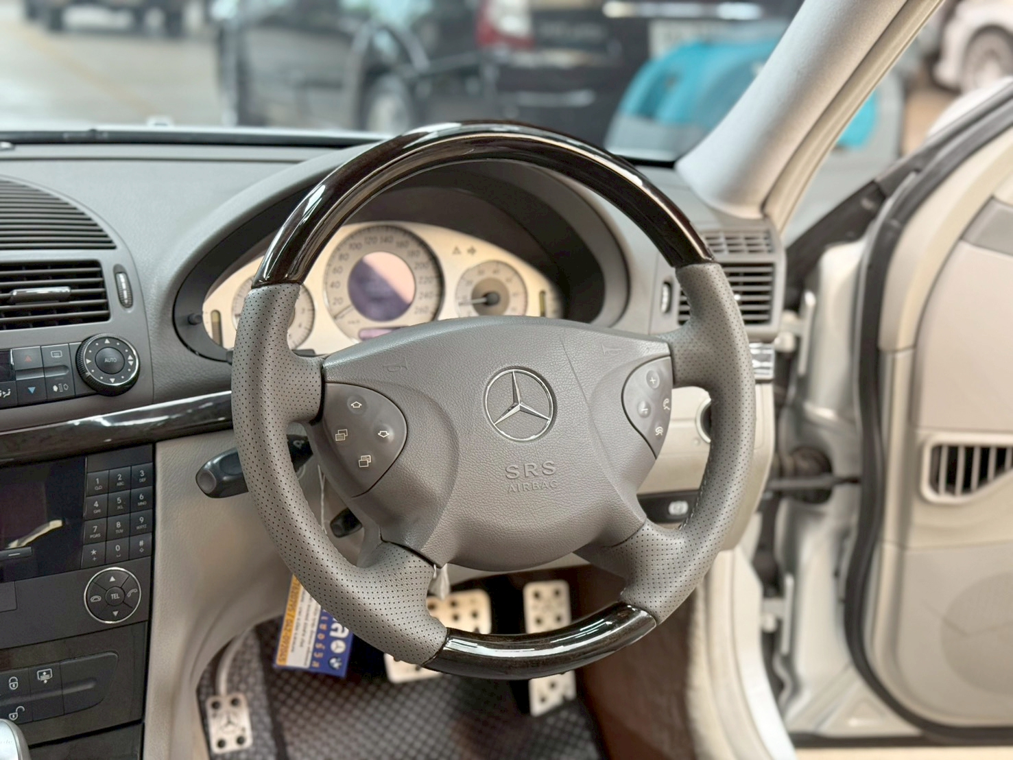 BENZ E-Class E240 (W211) 2.6 Avantgarde 2003