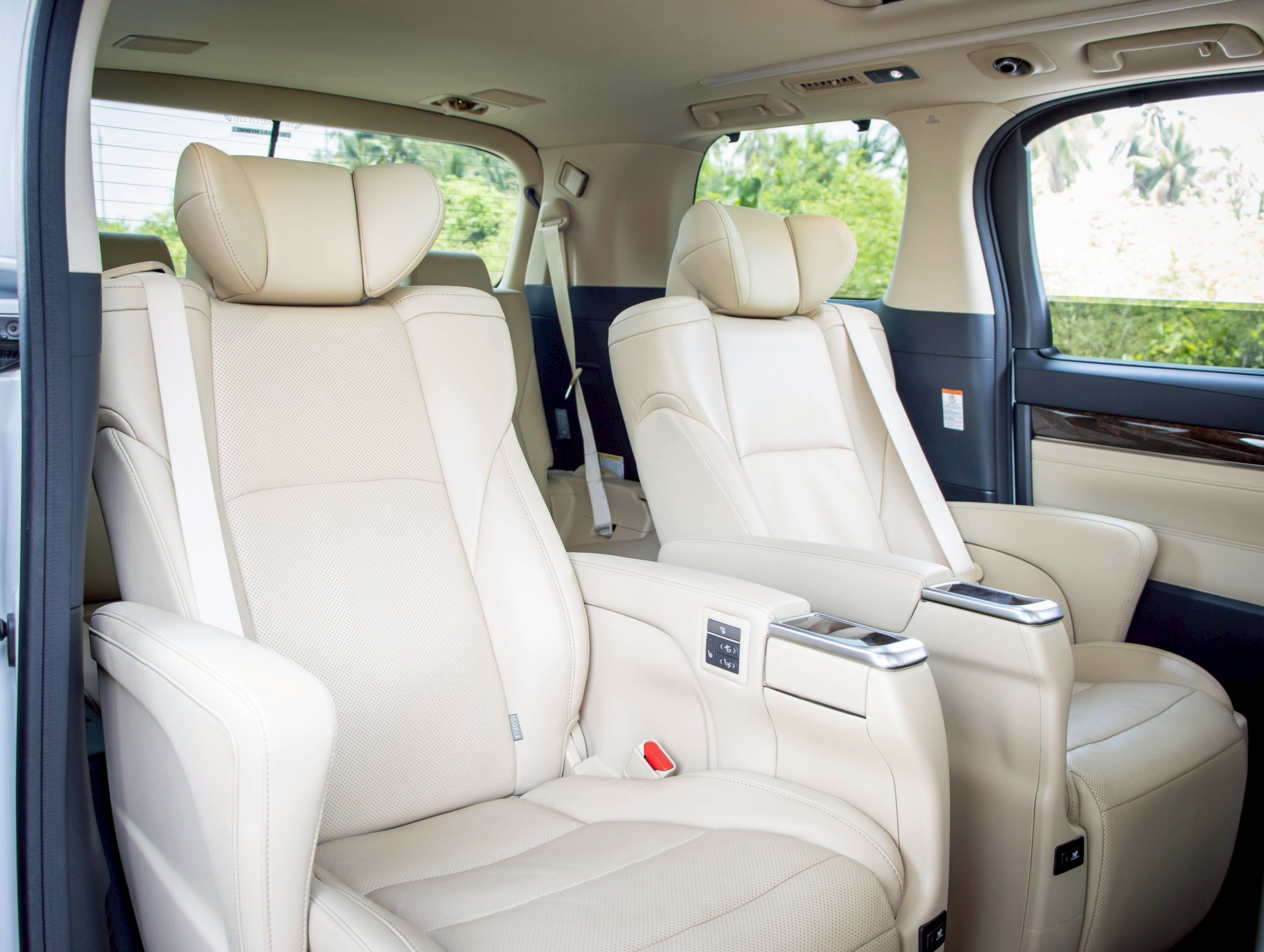 TOYOTA ALPHARD 2.5 HYBRID E-FOUR 2022