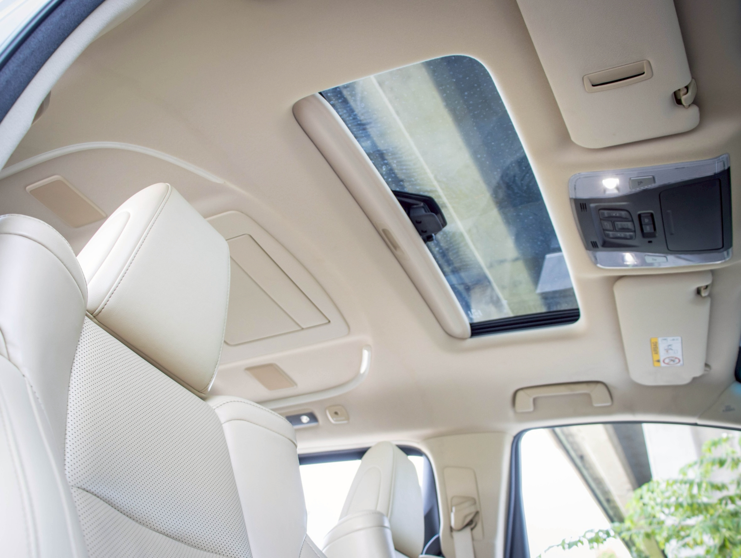 TOYOTA ALPHARD 2.5 HYBRID E-FOUR 2022