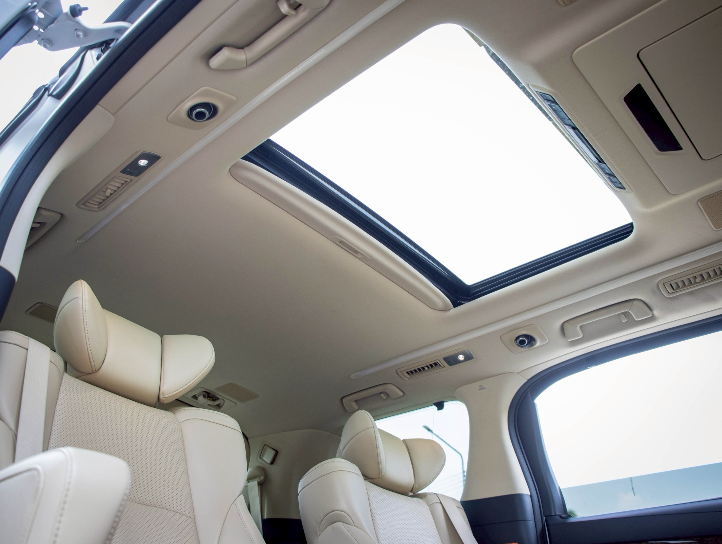 TOYOTA ALPHARD 2.5 HYBRID E-FOUR 2022