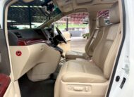 TOYOTA VELLFIRE 2.4 V 2011