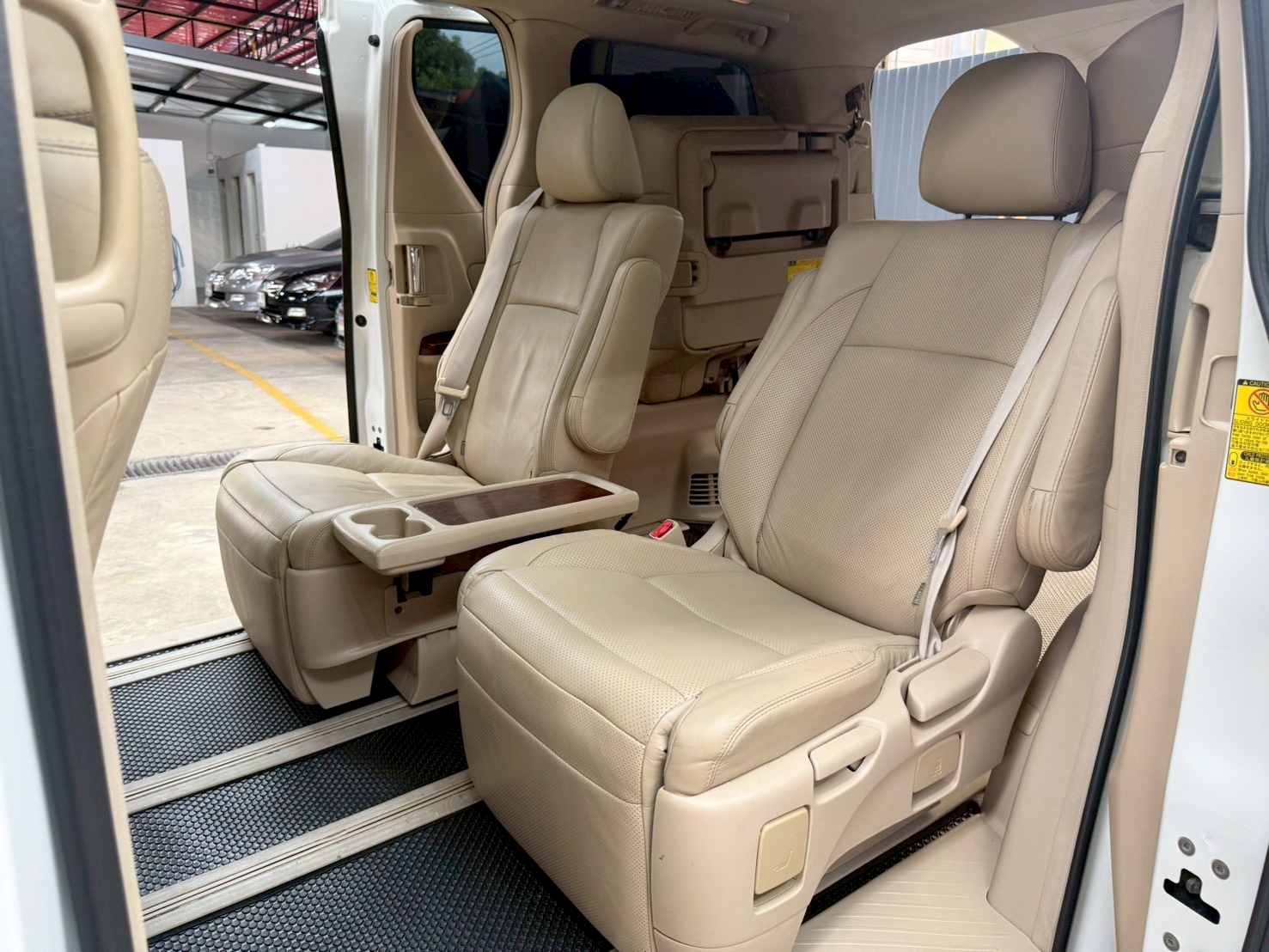 TOYOTA VELLFIRE 2.4 V 2011