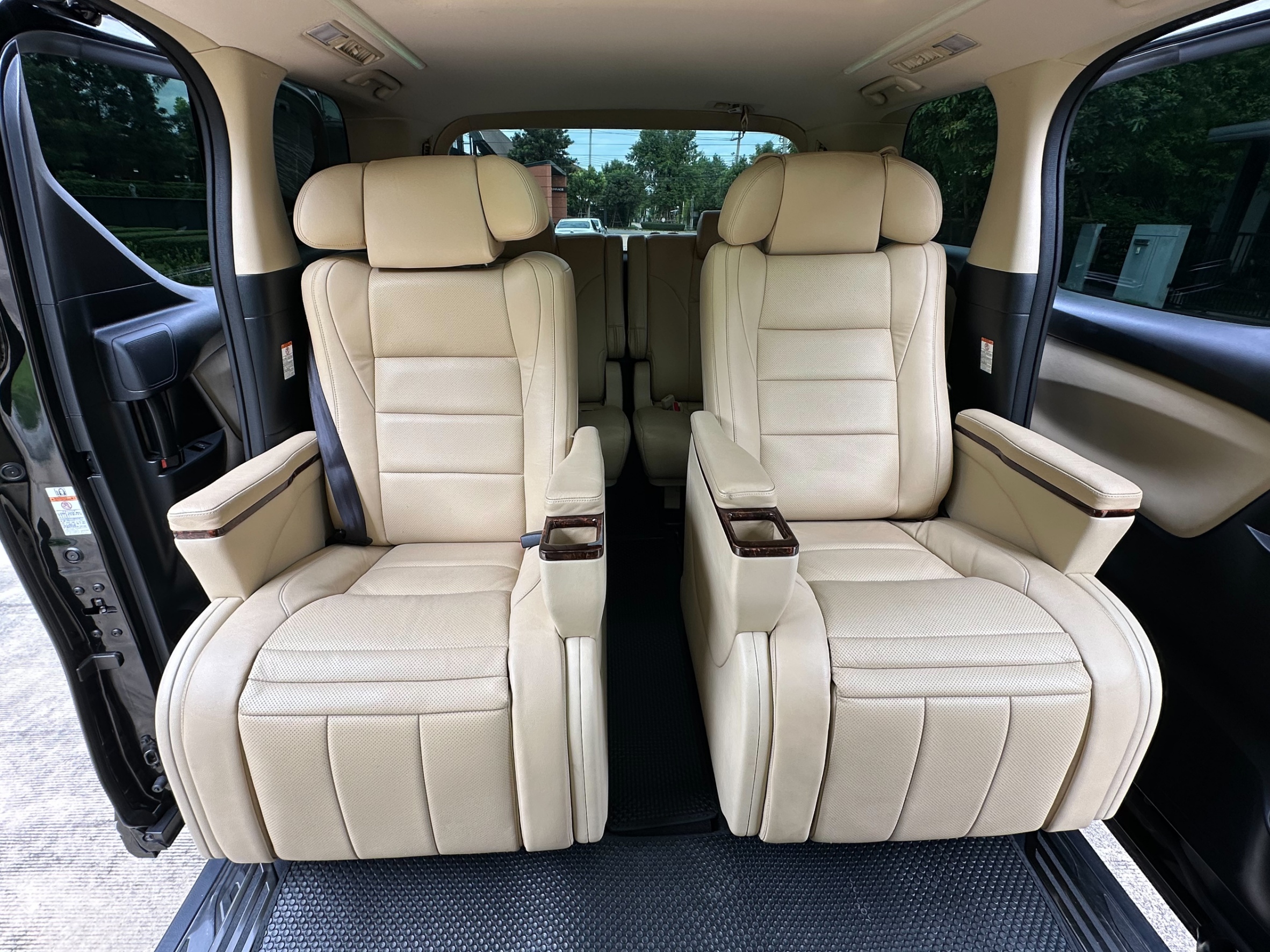 TOYOTA VELLFIRE 2.5 HYBRID X E-FOUR