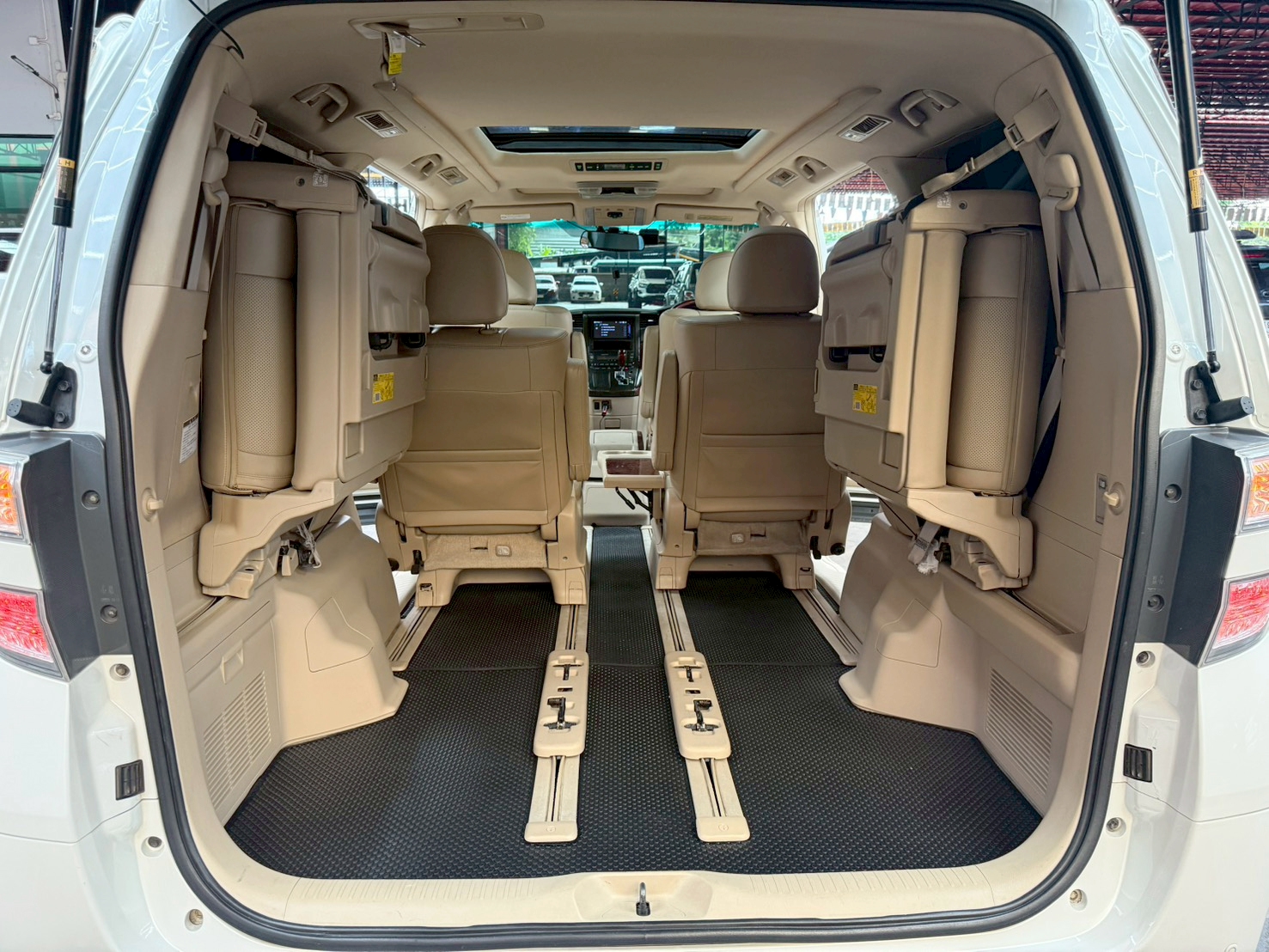 TOYOTA VELLFIRE 2.4 V 2011