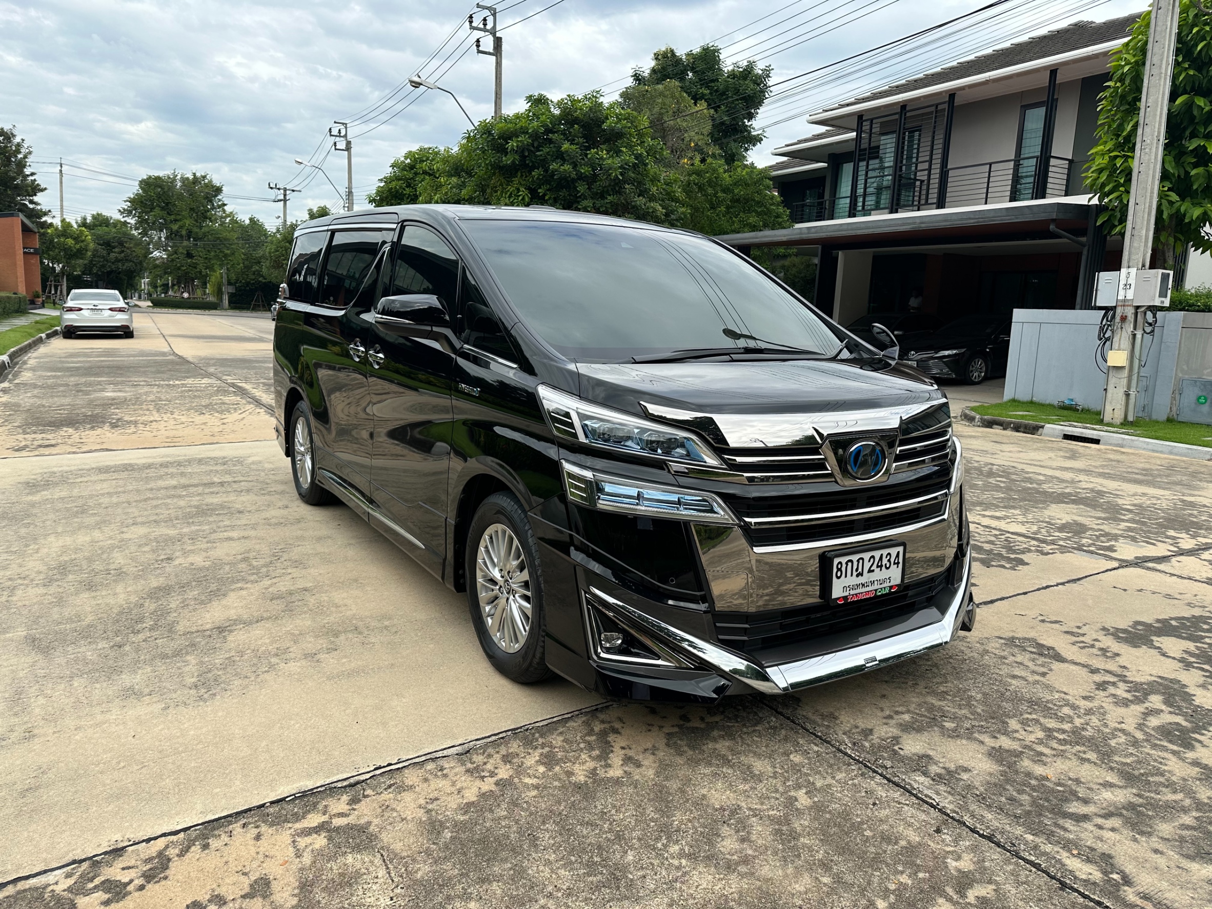 TOYOTA VELLFIRE 2.5 HYBRID X E-FOUR