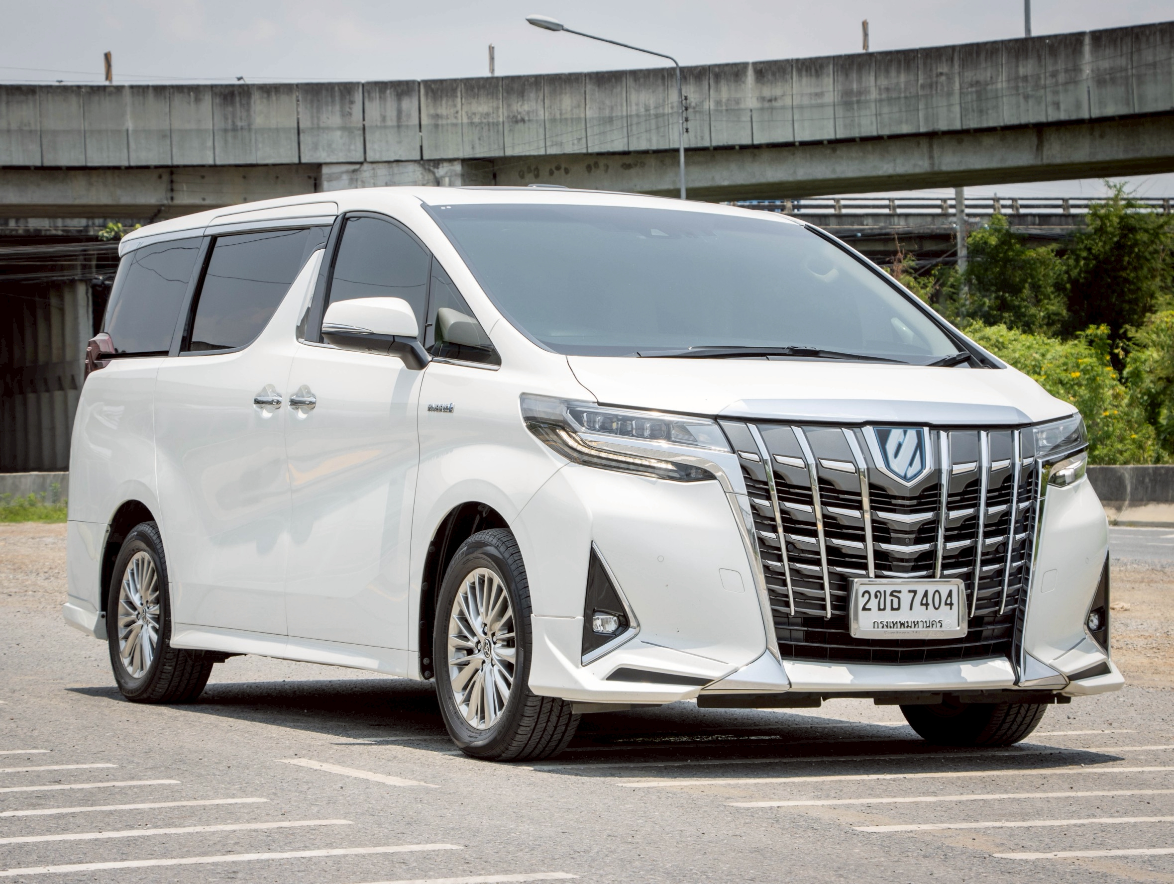 TOYOTA ALPHARD 2.5 HYBRID E-FOUR 2022