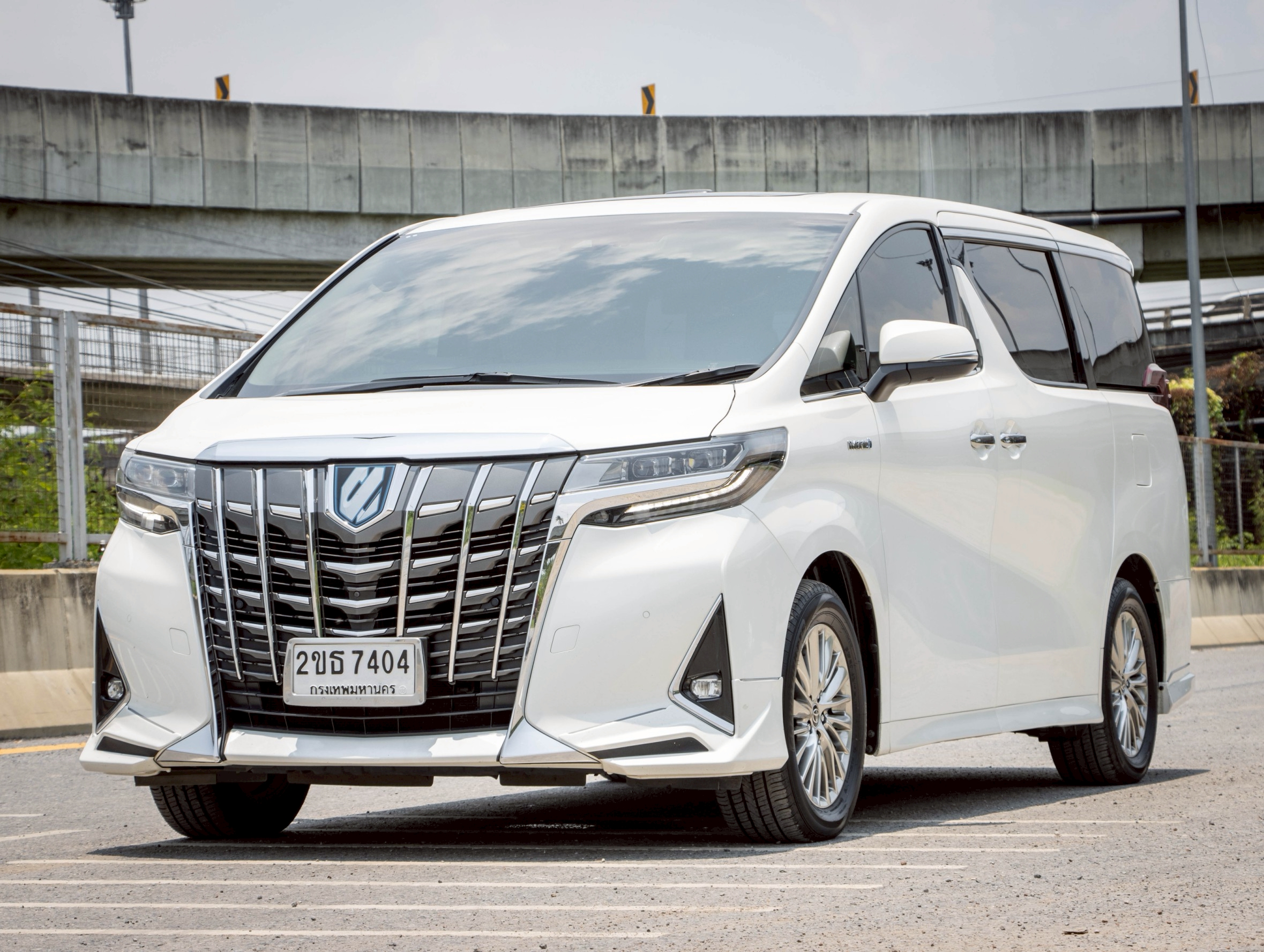 TOYOTA ALPHARD 2.5 HYBRID E-FOUR 2022