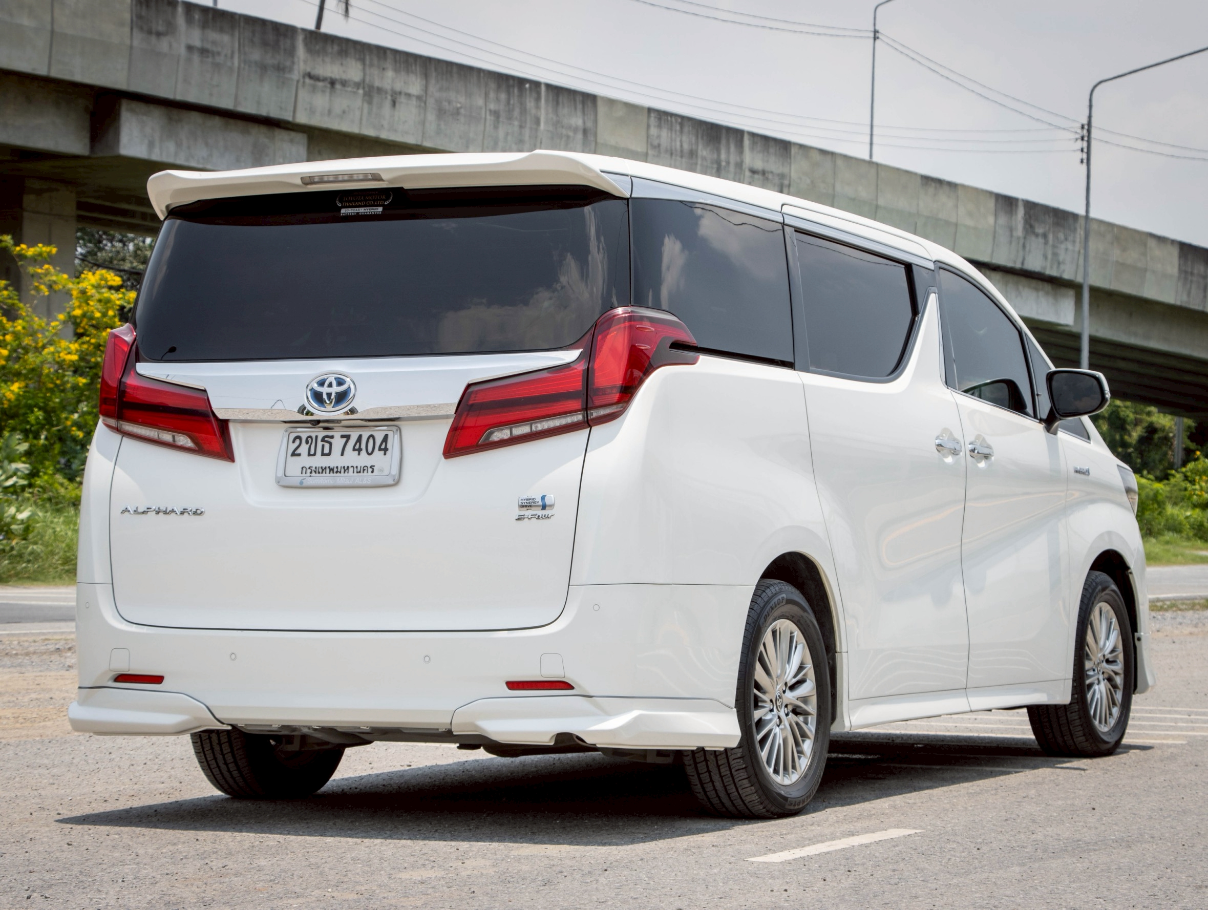 TOYOTA ALPHARD 2.5 HYBRID E-FOUR 2022
