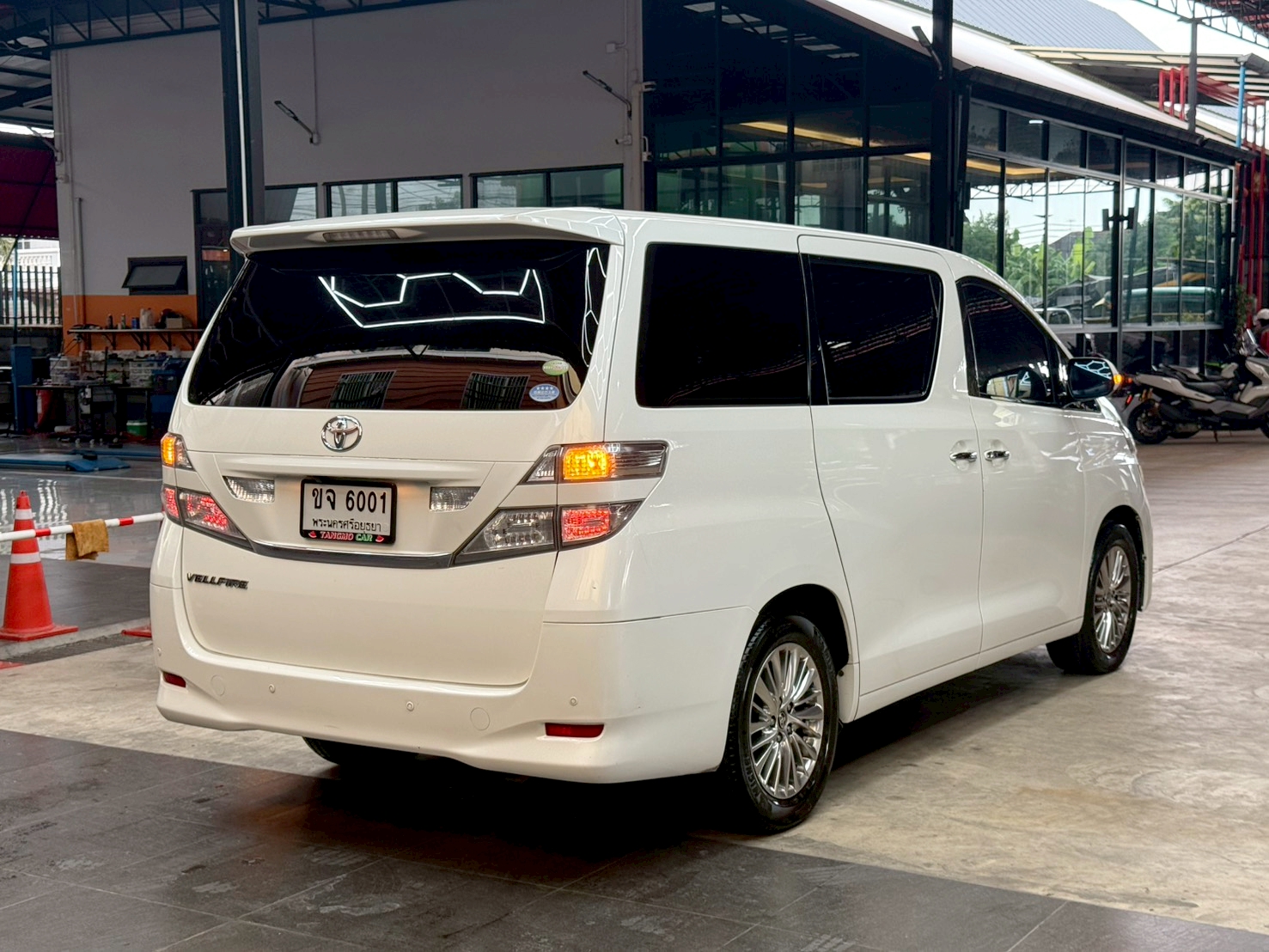 TOYOTA VELLFIRE 2.4 V 2011