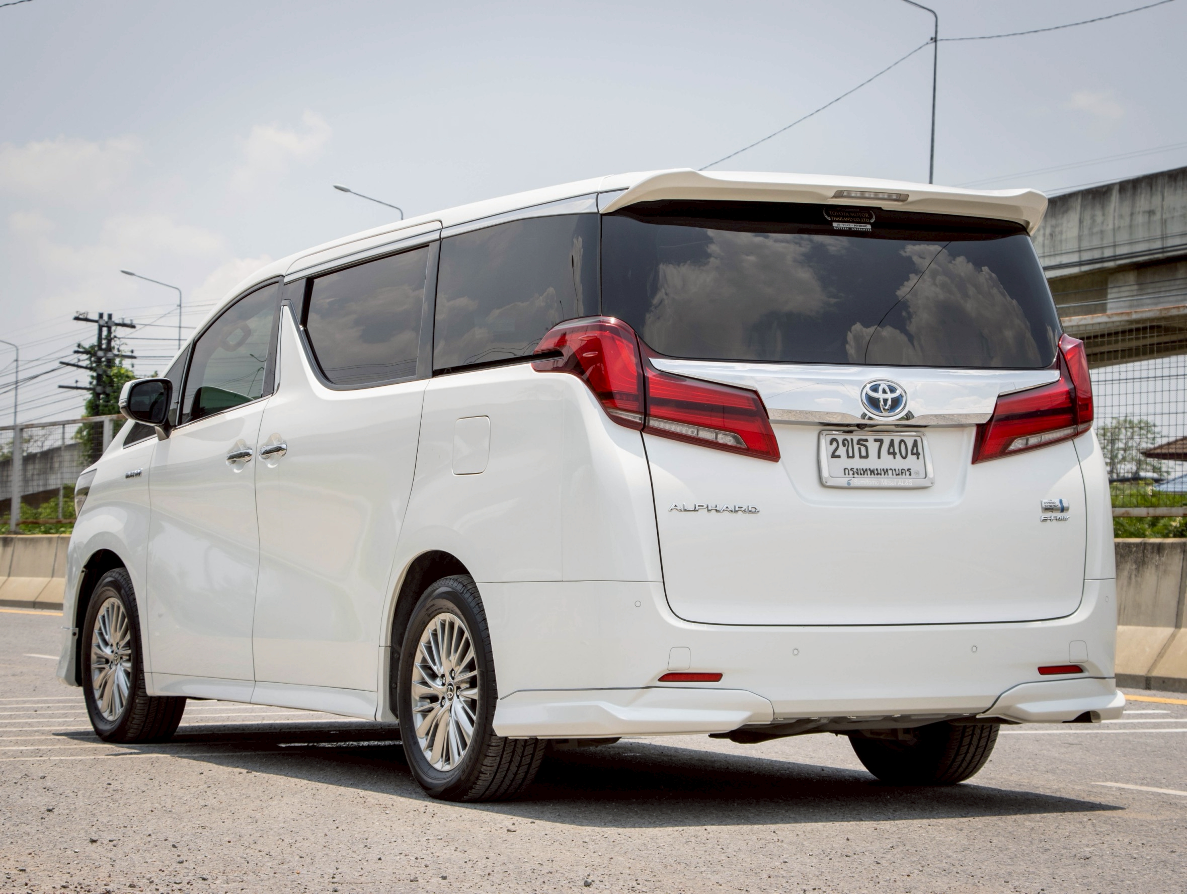 TOYOTA ALPHARD 2.5 HYBRID E-FOUR 2022