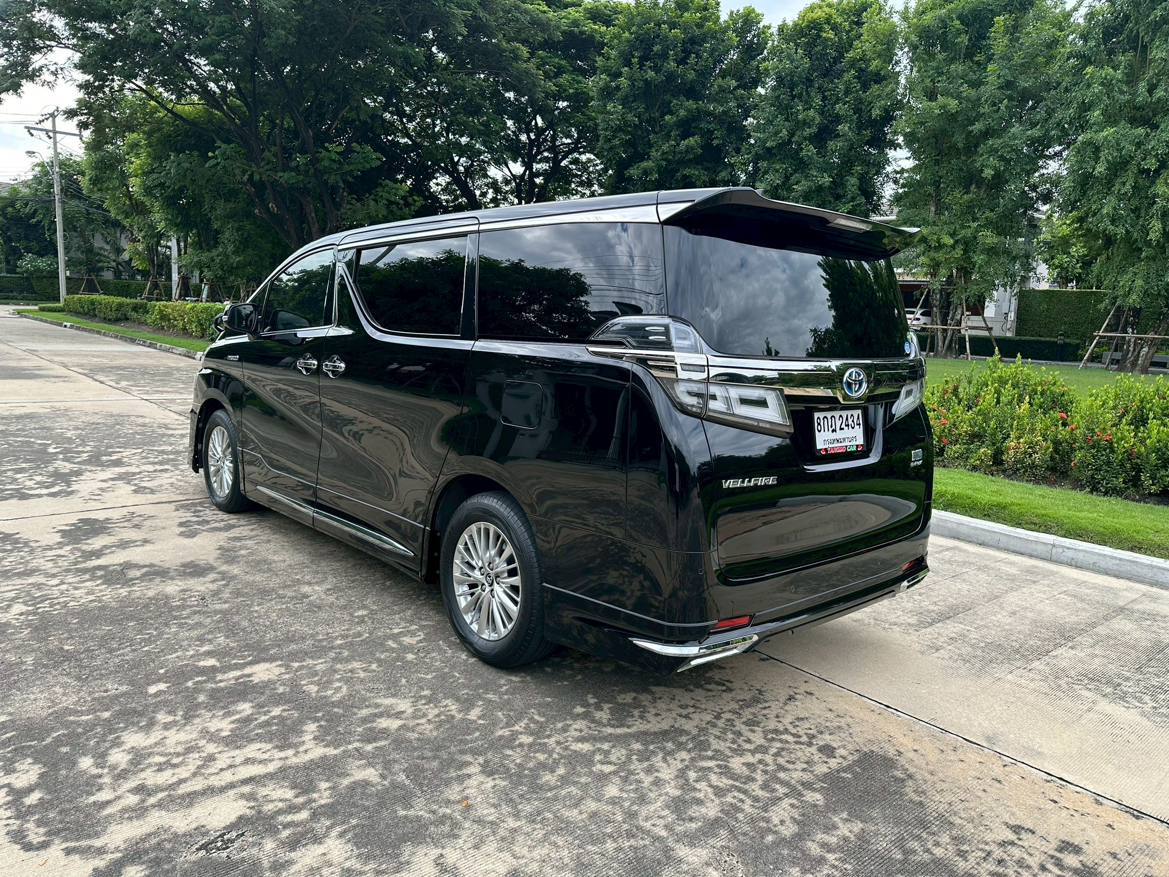 TOYOTA VELLFIRE 2.5 HYBRID X E-FOUR