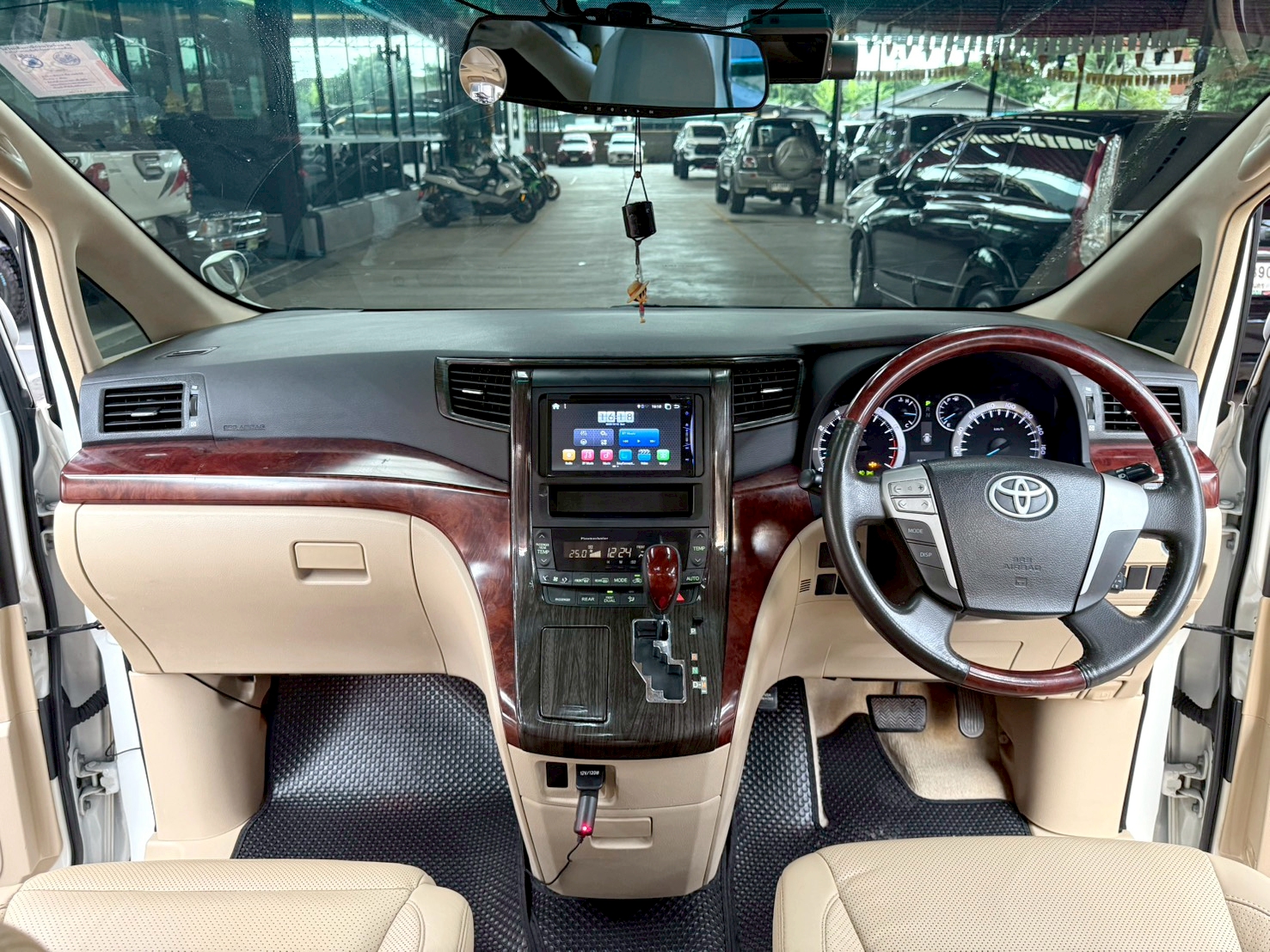 TOYOTA VELLFIRE 2.4 V 2011