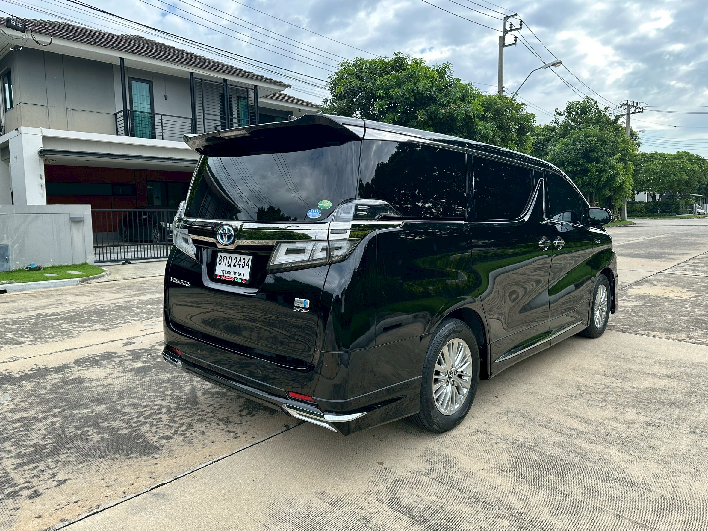 TOYOTA VELLFIRE 2.5 HYBRID X E-FOUR