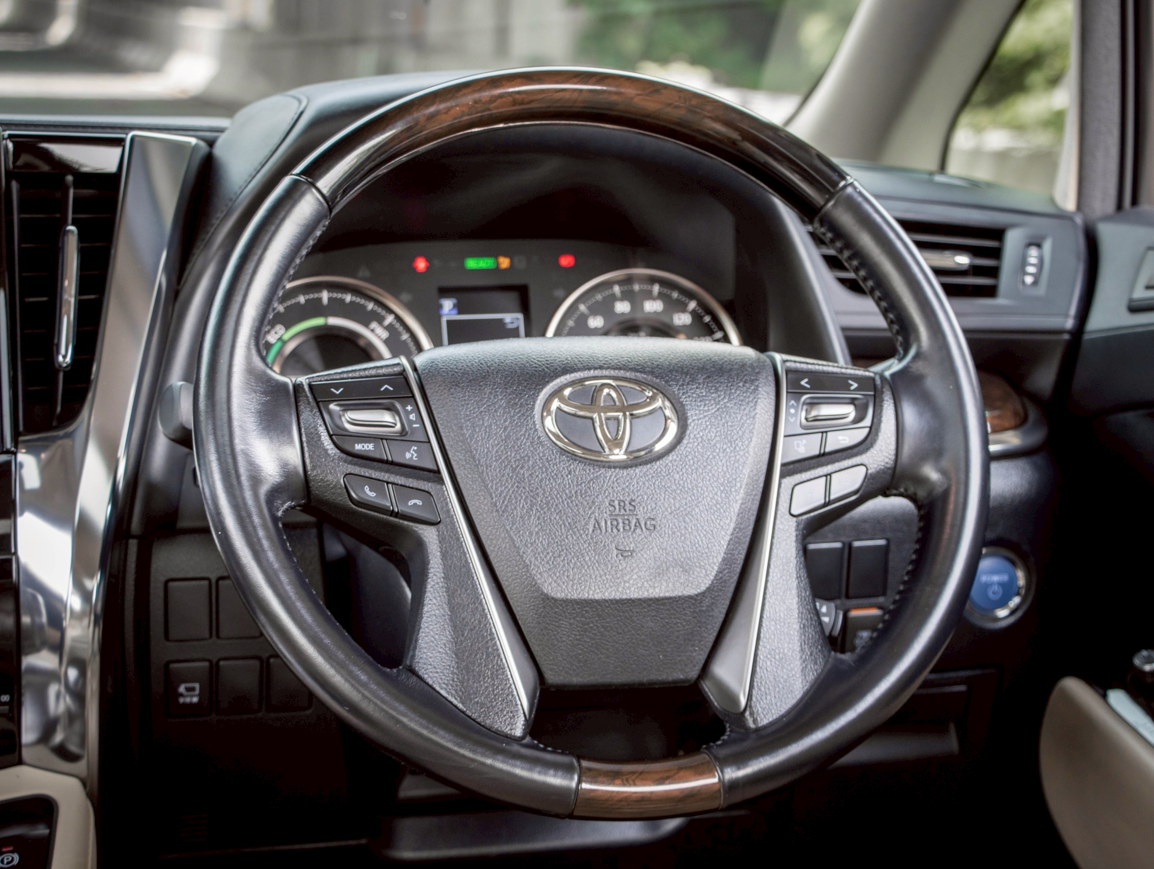 TOYOTA ALPHARD 2.5 HYBRID E-FOUR 2022