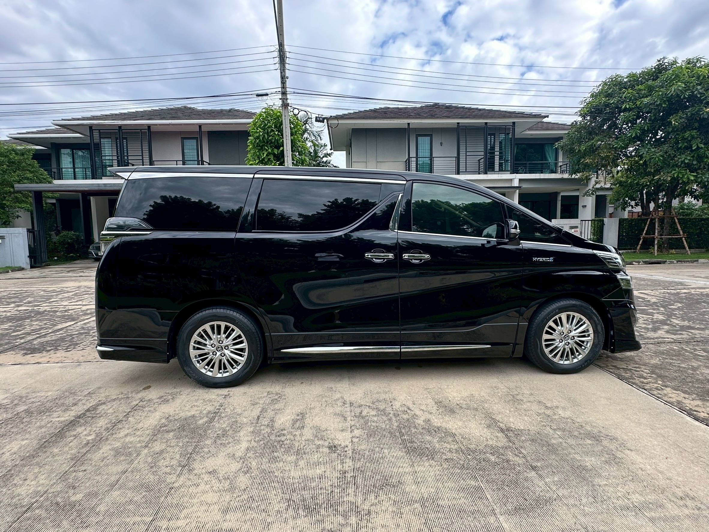 TOYOTA VELLFIRE 2.5 HYBRID X E-FOUR