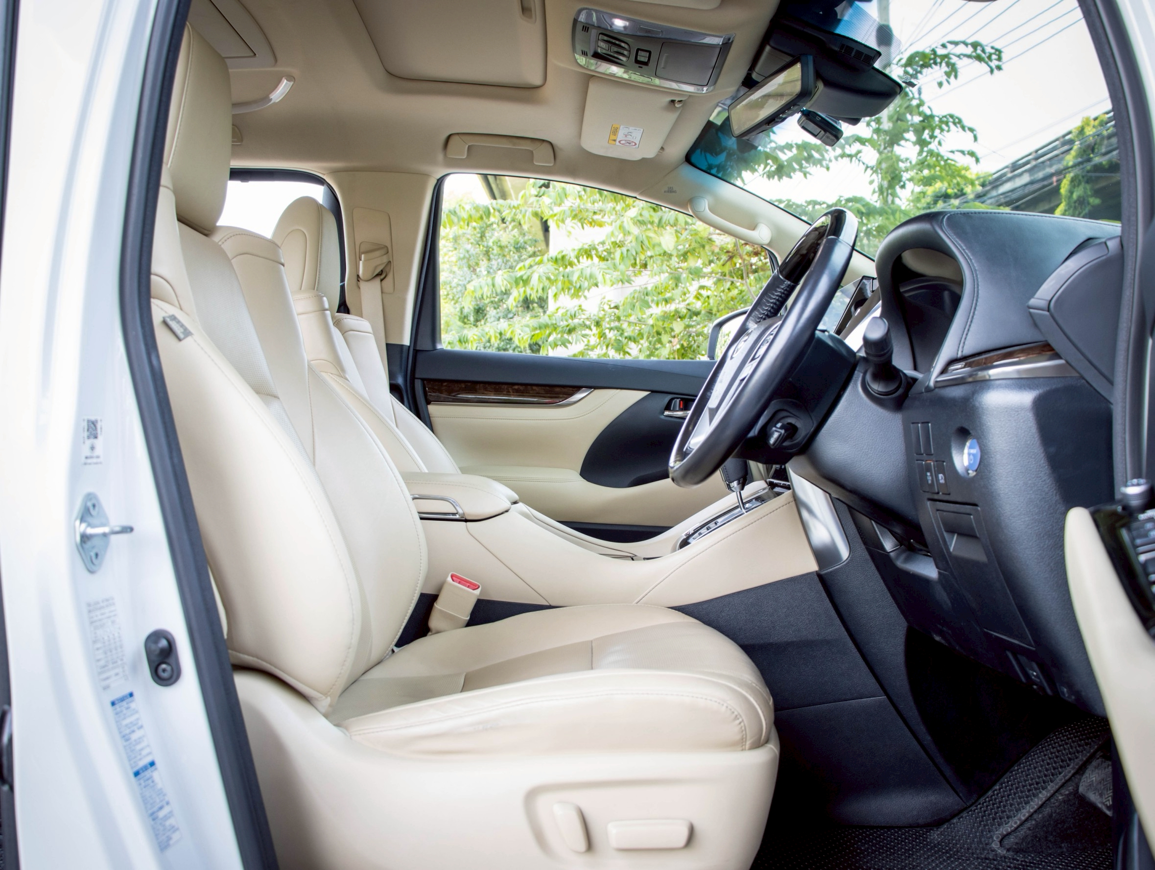 TOYOTA ALPHARD 2.5 HYBRID E-FOUR 2022