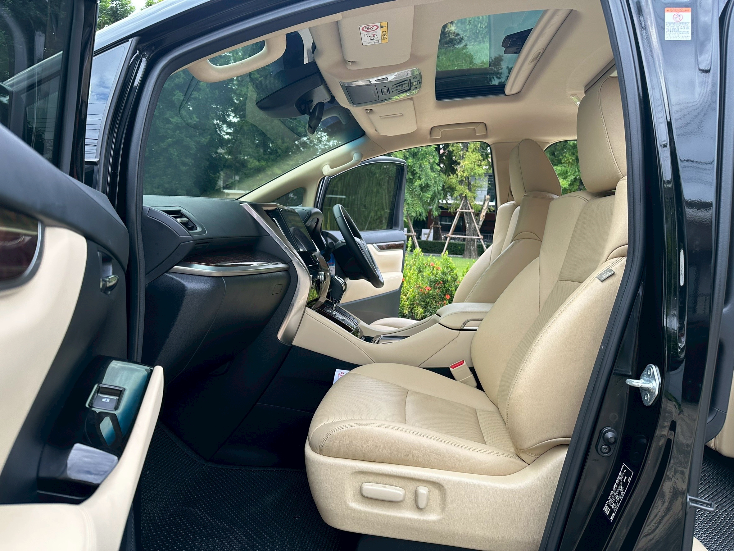 TOYOTA VELLFIRE 2.5 HYBRID X E-FOUR