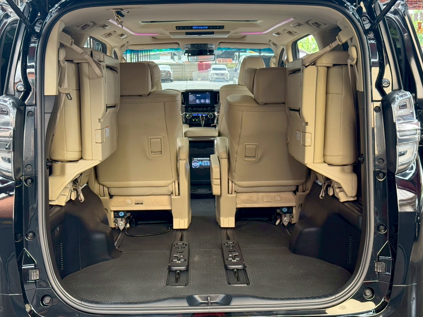 TOYOTA VELLFIRE 2.5 HYBRID X E-FOUR 2021