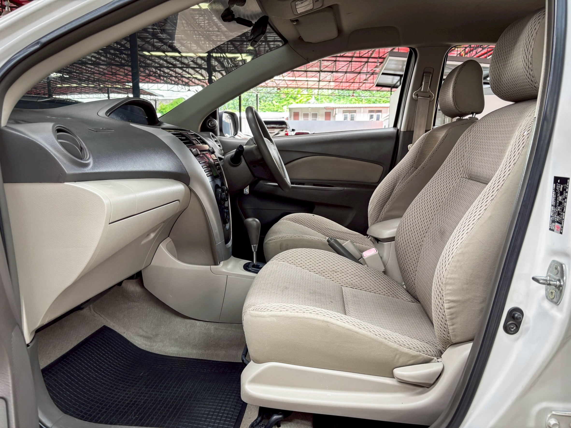 TOYOTA VIOS 1.5 E 2012