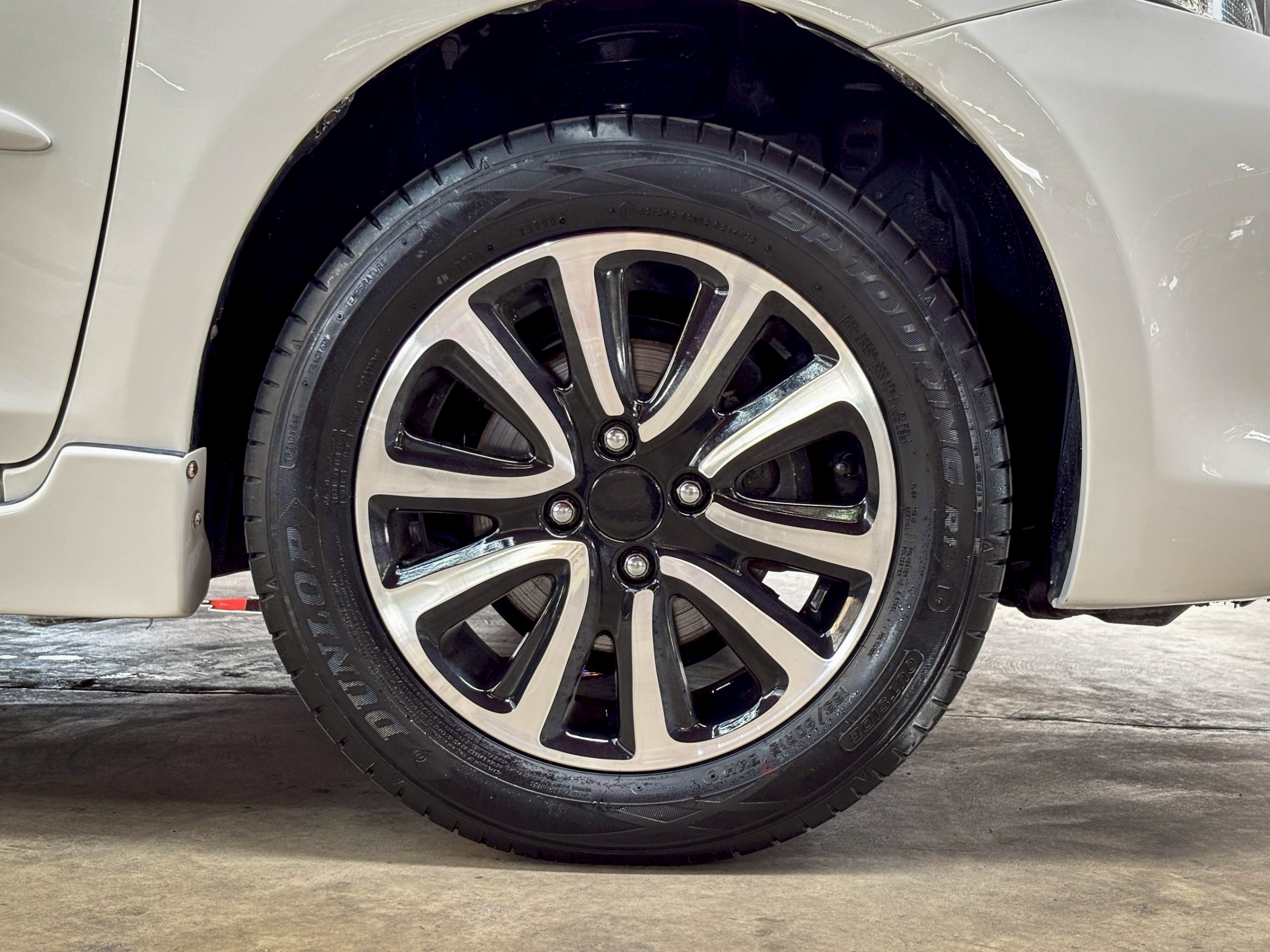 TOYOTA VIOS 1.5 E 2012