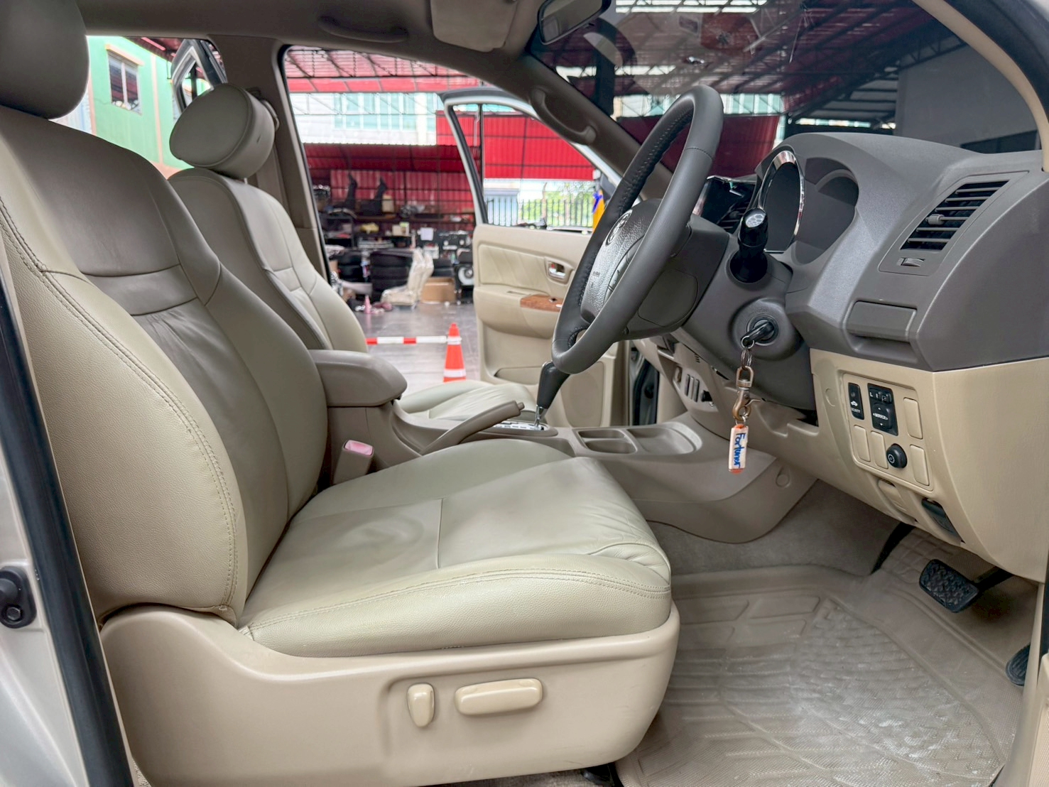 TOYOTA FORTUNER 2.7 V 2009