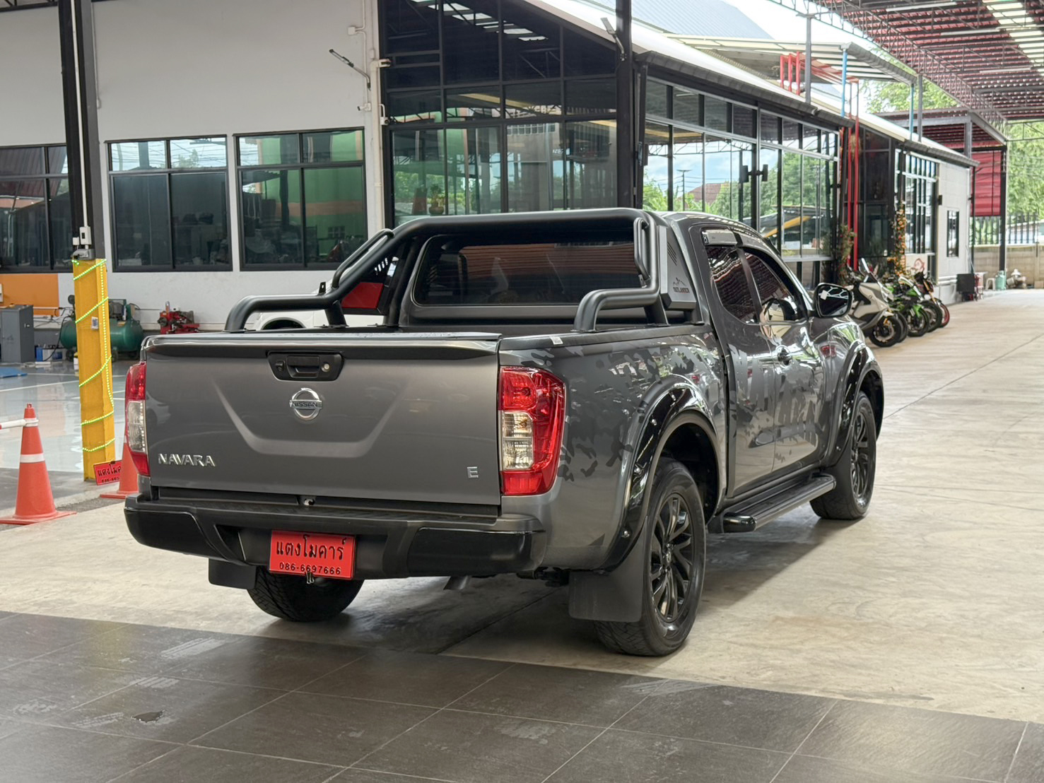 NISSAN NAVARA NP300 2.5 Calibre E Black Edition King Cab 2020
