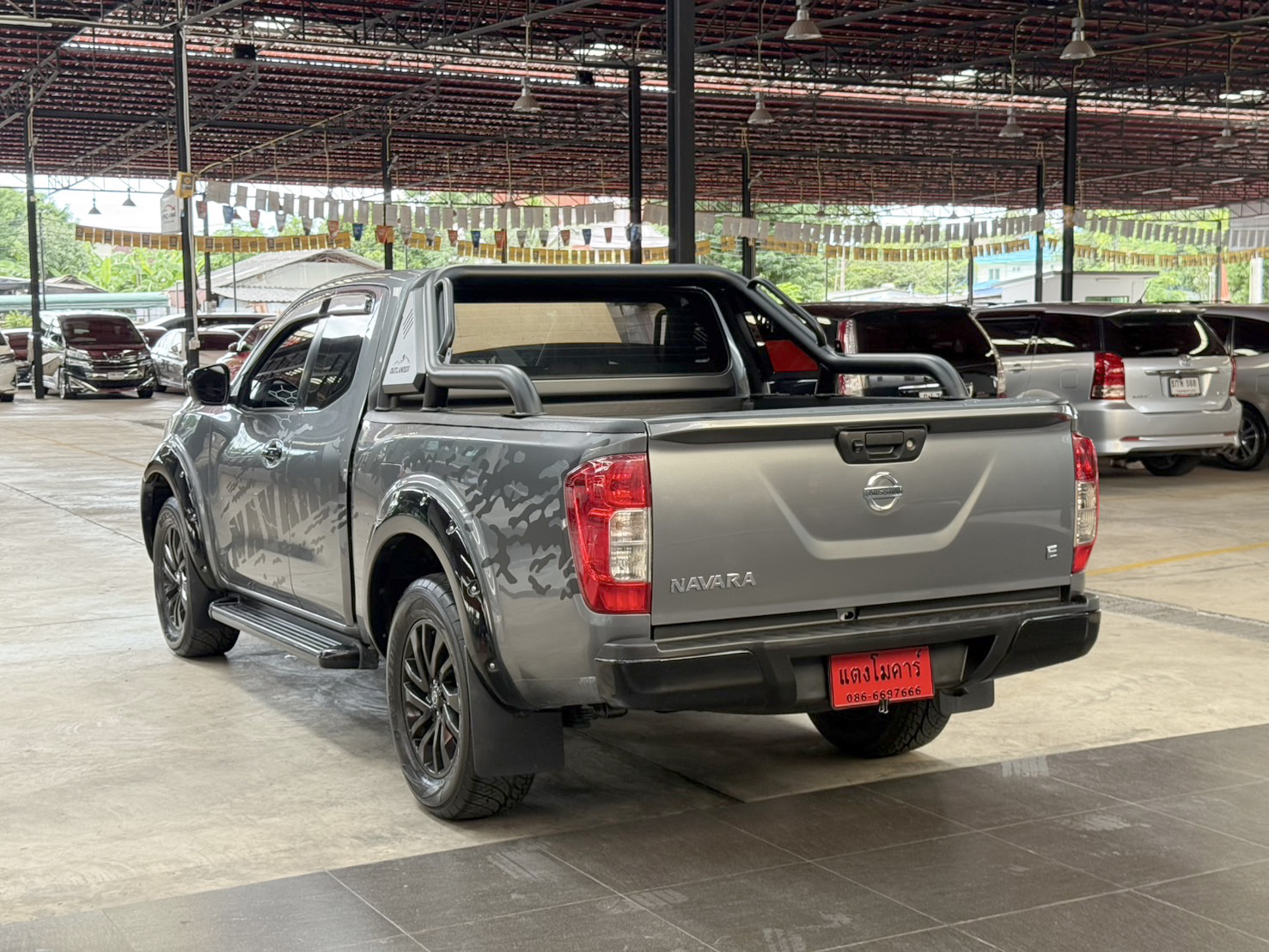 NISSAN NAVARA NP300 2.5 Calibre E Black Edition King Cab 2020