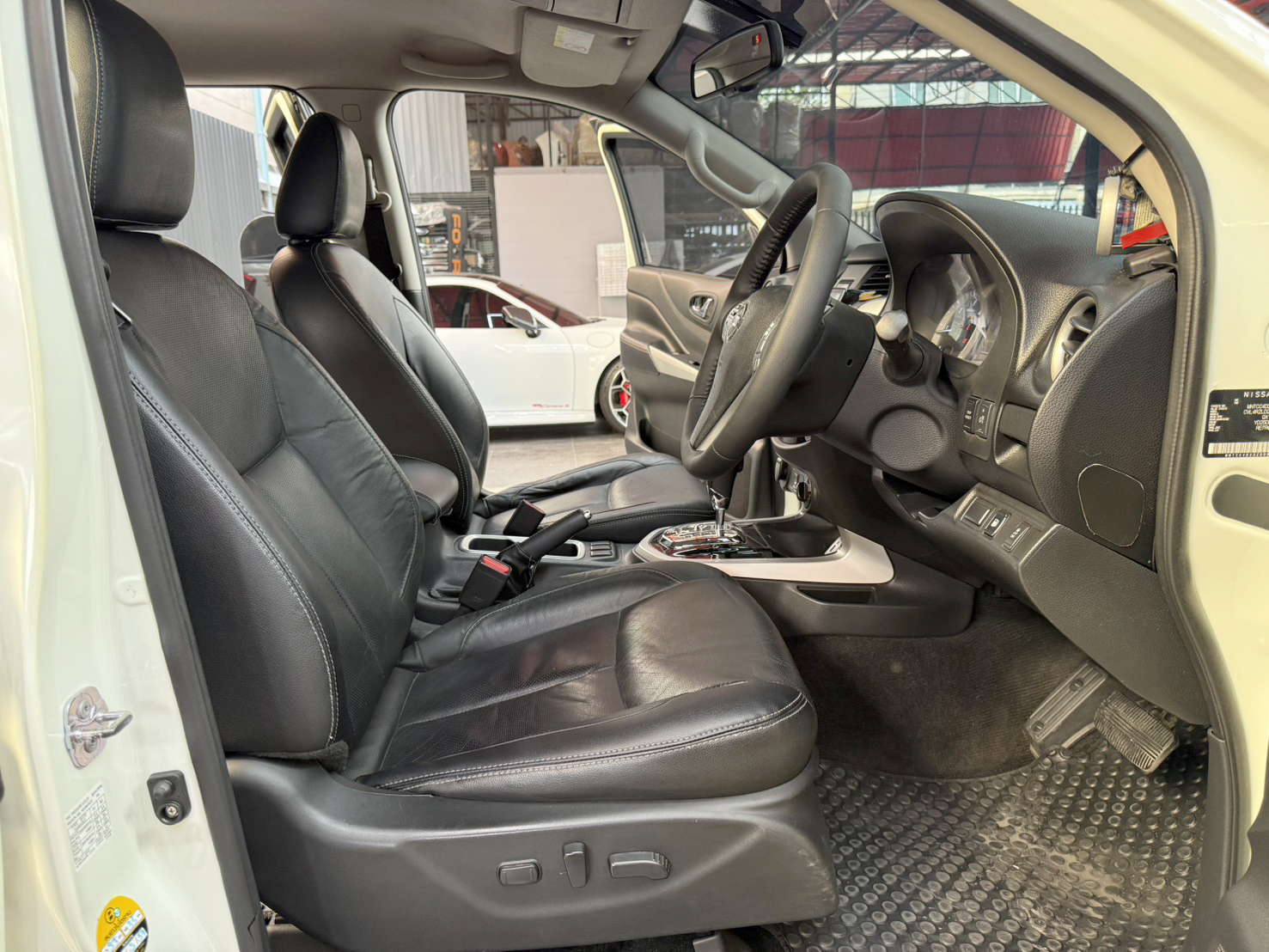 NAVARA NP300 2.5 VL 4WD DoubleCab 2015