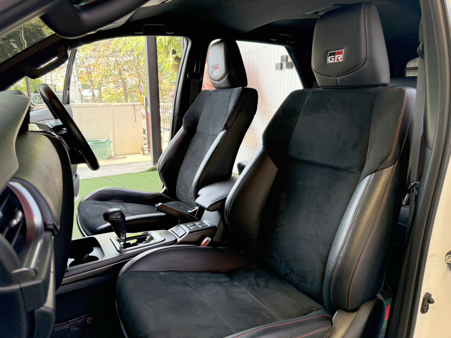 FORTUNER 2.8 GR Sport (Black Top) 4WD 2022