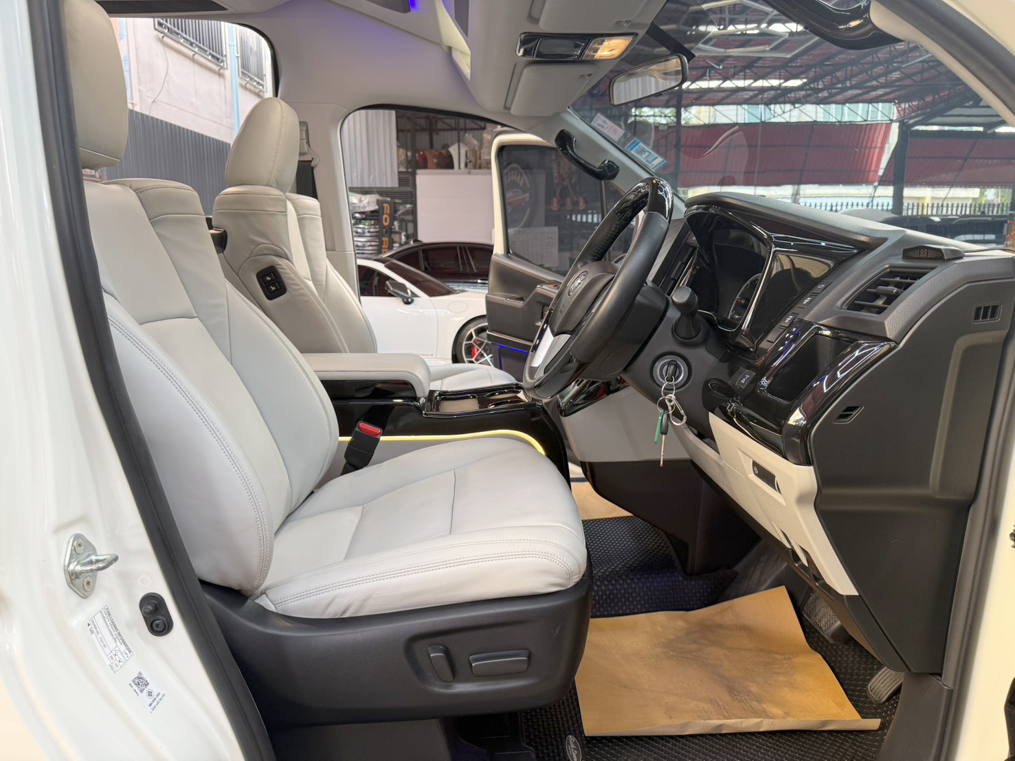 COMMUTER 2.8 Van 2024