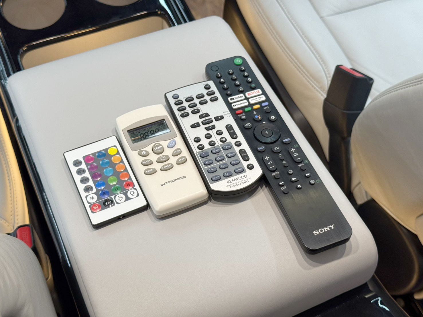 COMMUTER 2.8 Van 2024