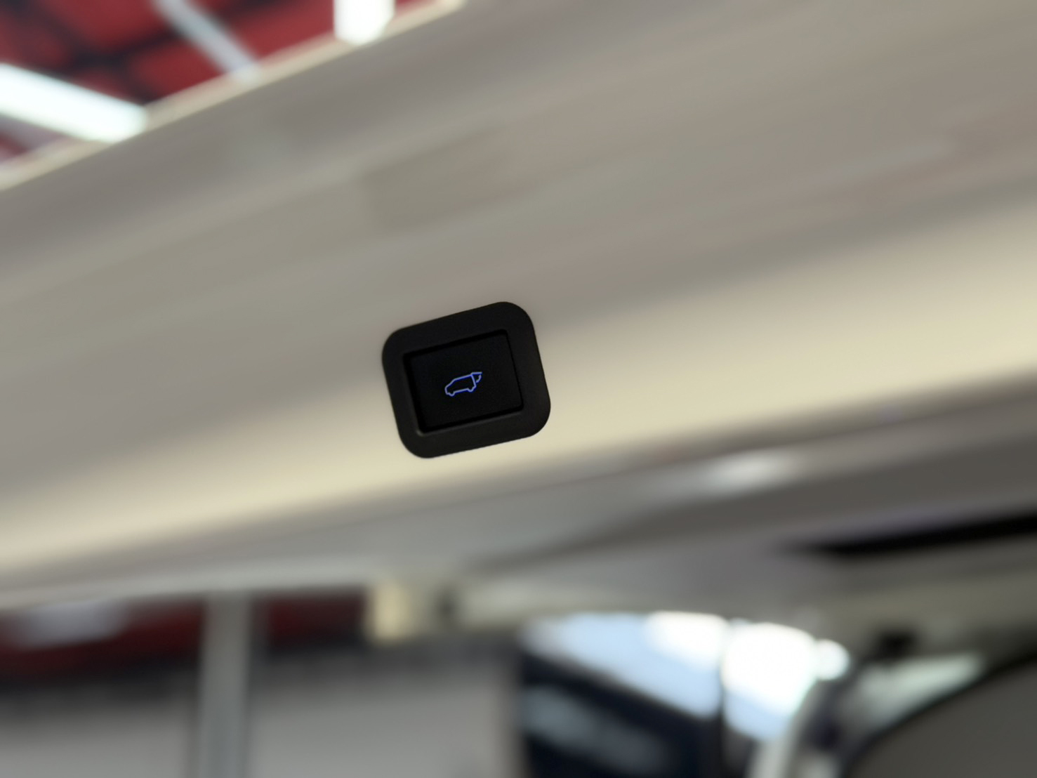 COMMUTER 2.8 Van 2024