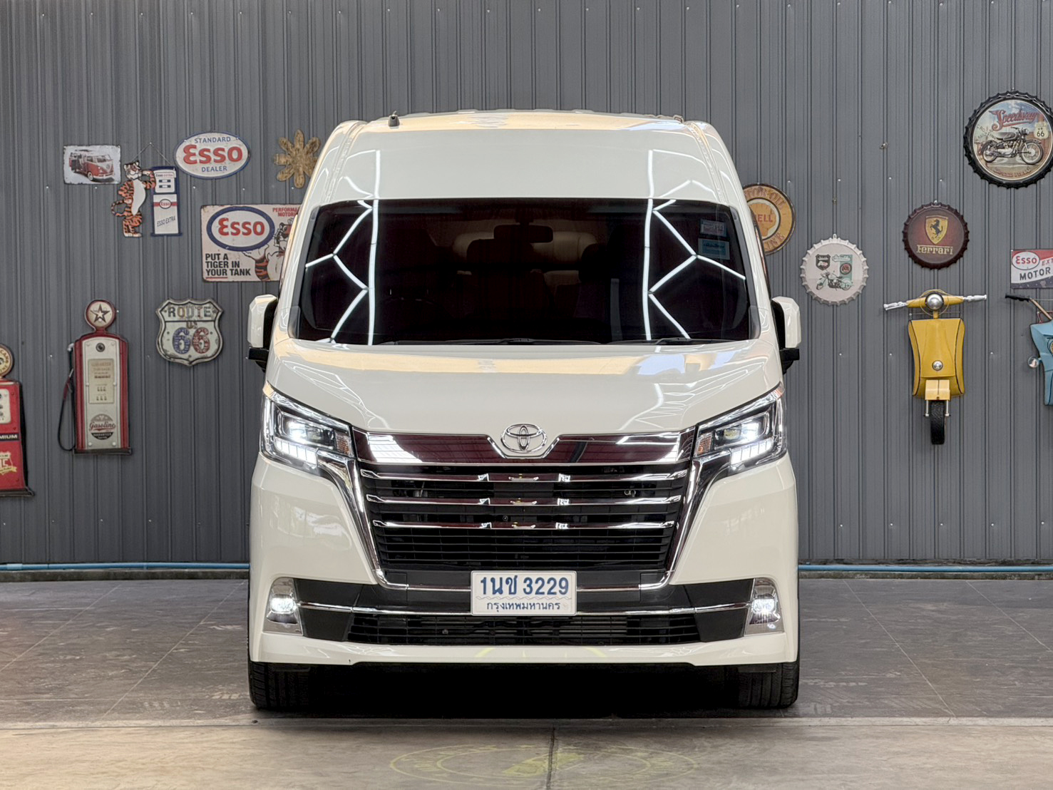 COMMUTER 2.8 Van 2024