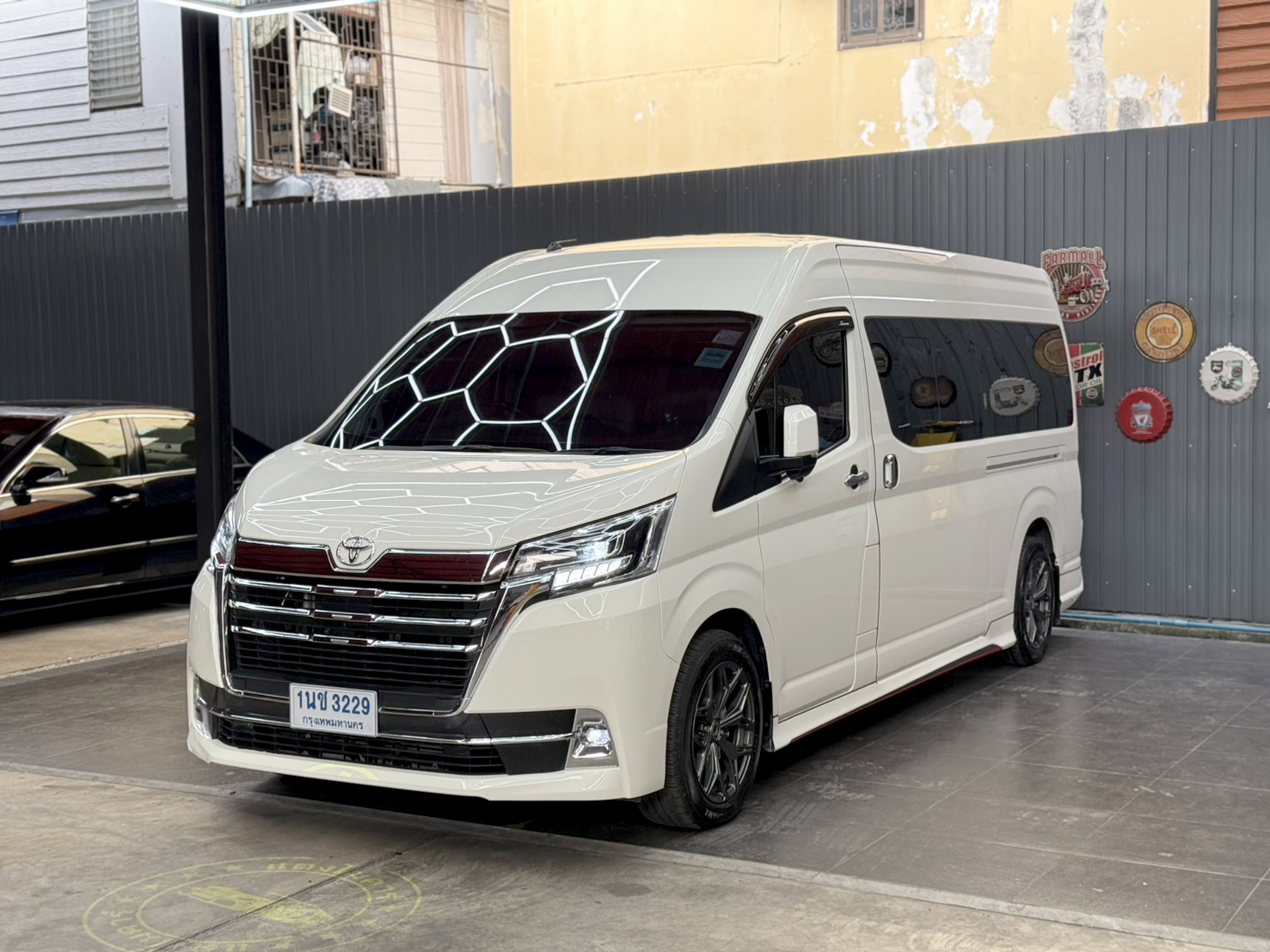 COMMUTER 2.8 Van 2024
