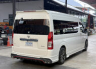 COMMUTER 2.8 Van 2024