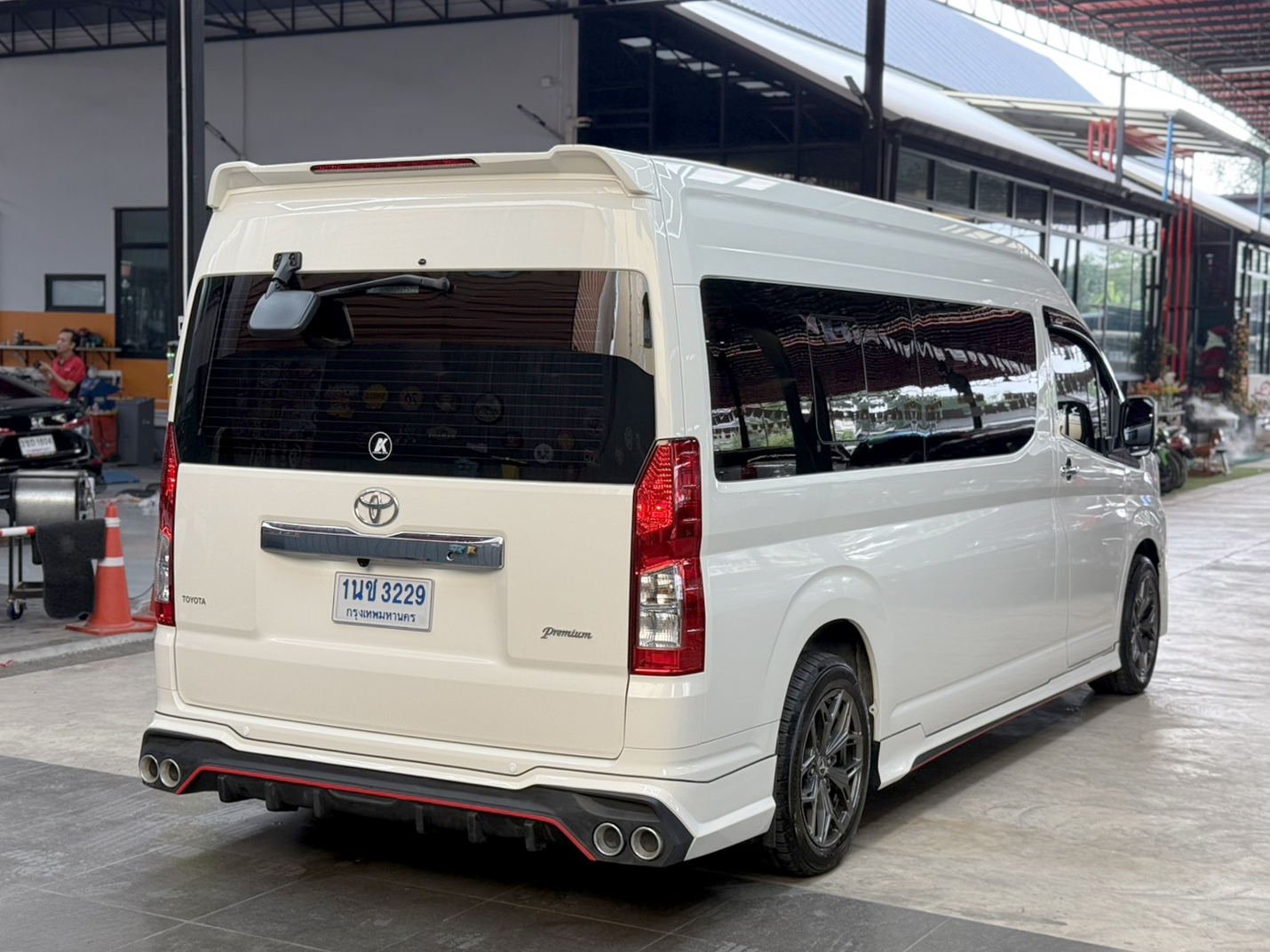 COMMUTER 2.8 Van 2024