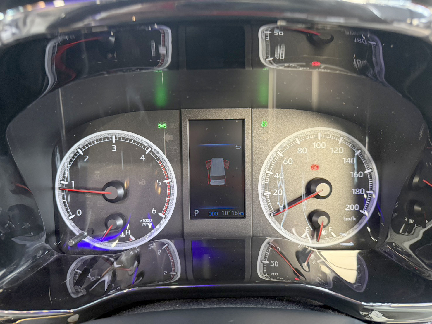 COMMUTER 2.8 Van 2024