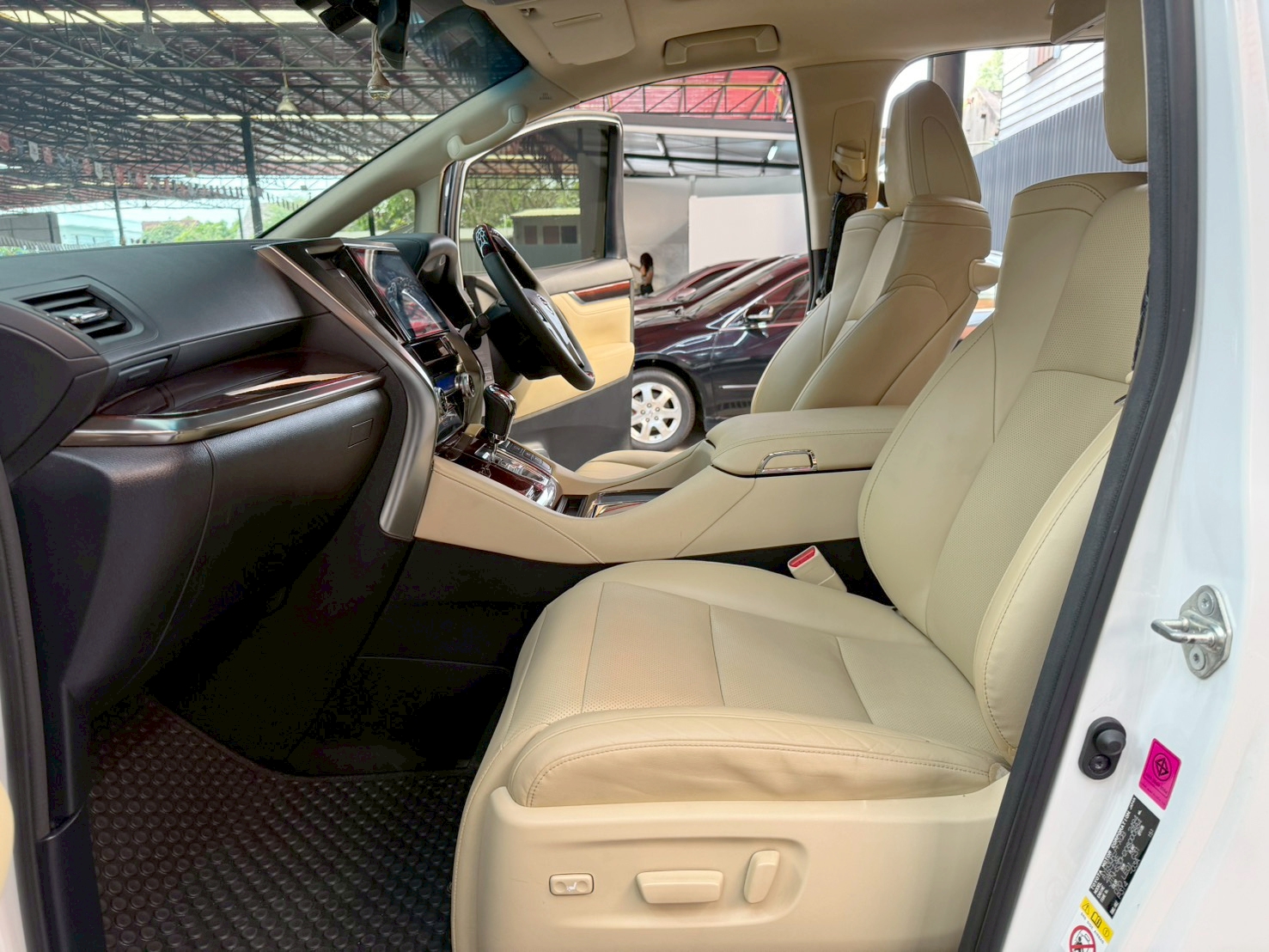 ALPHARD 2.5 Hybrid G F-Package E-Four 4WD 2017