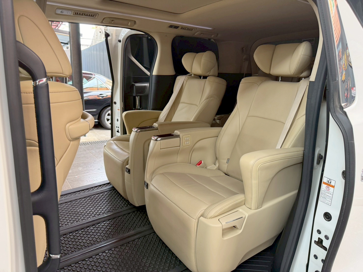 ALPHARD 2.5 Hybrid G F-Package E-Four 4WD 2017