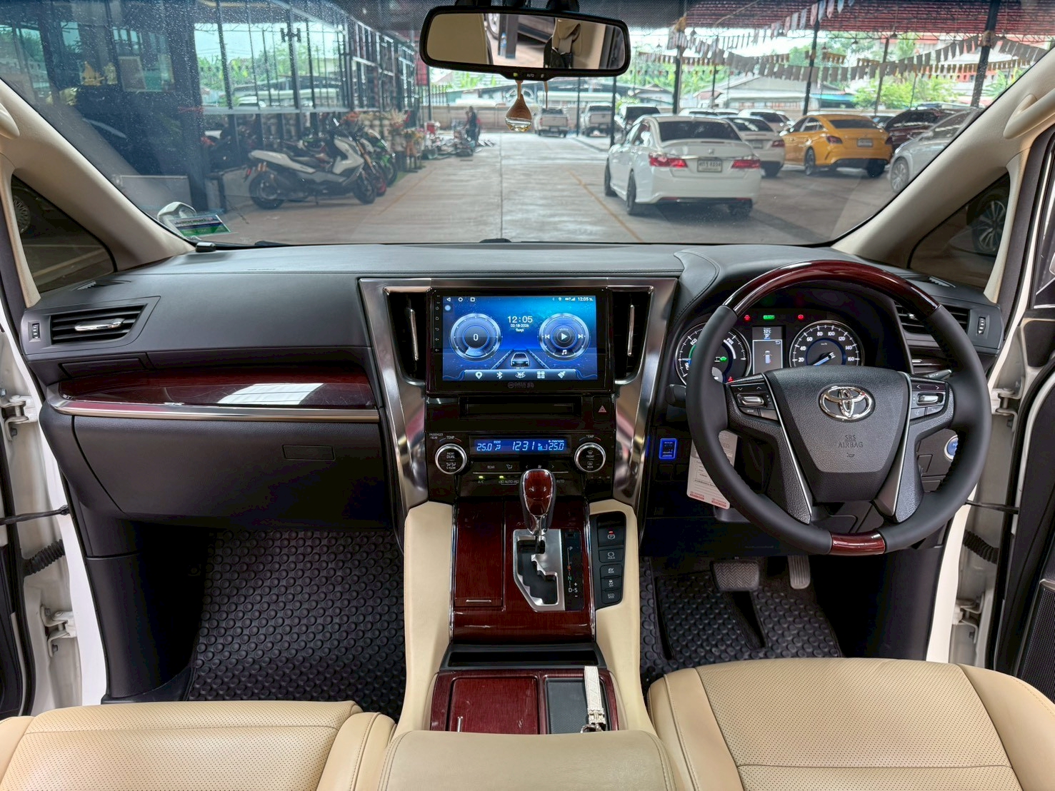 ALPHARD 2.5 Hybrid G F-Package E-Four 4WD 2017