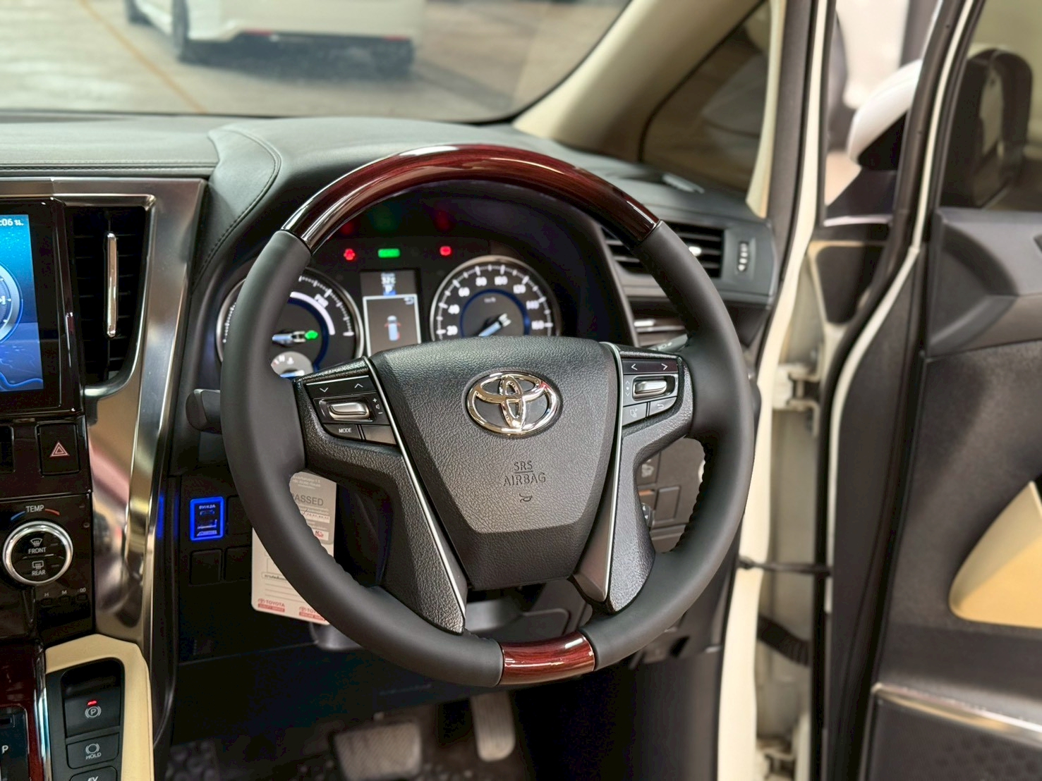 ALPHARD 2.5 Hybrid G F-Package E-Four 4WD 2017