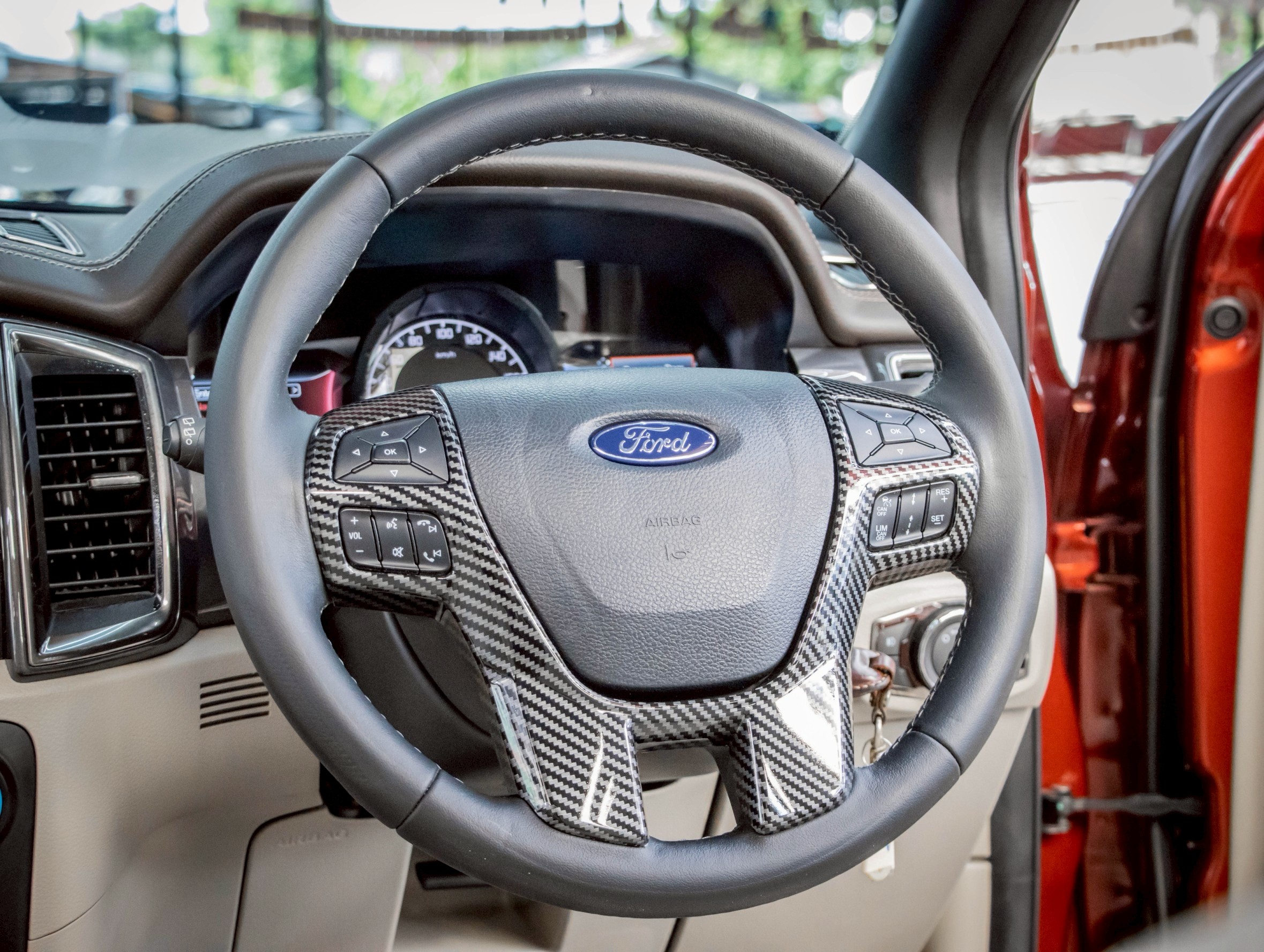 EVEREST 3.2 Titanium+ 4WD 2017