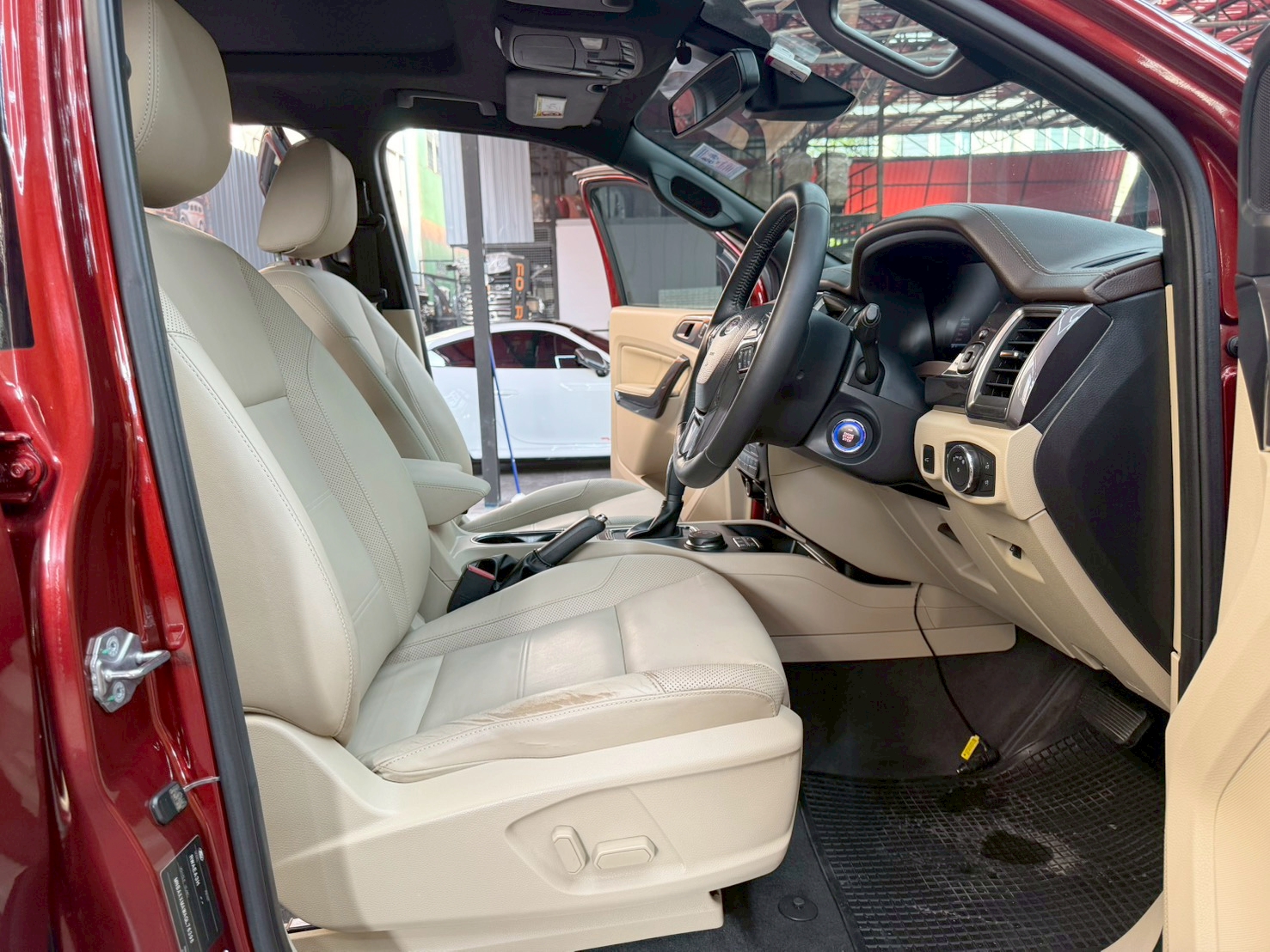 EVEREST 3.2 Titanium+ 4WD 2017