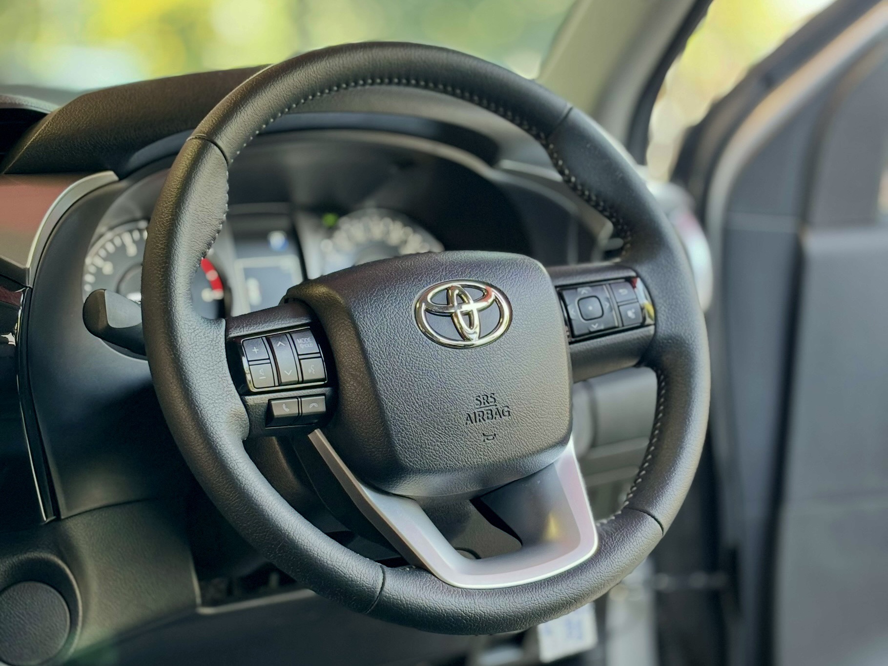 REVO 2.4 MID PRERUNNER DOUBLECAB 2022