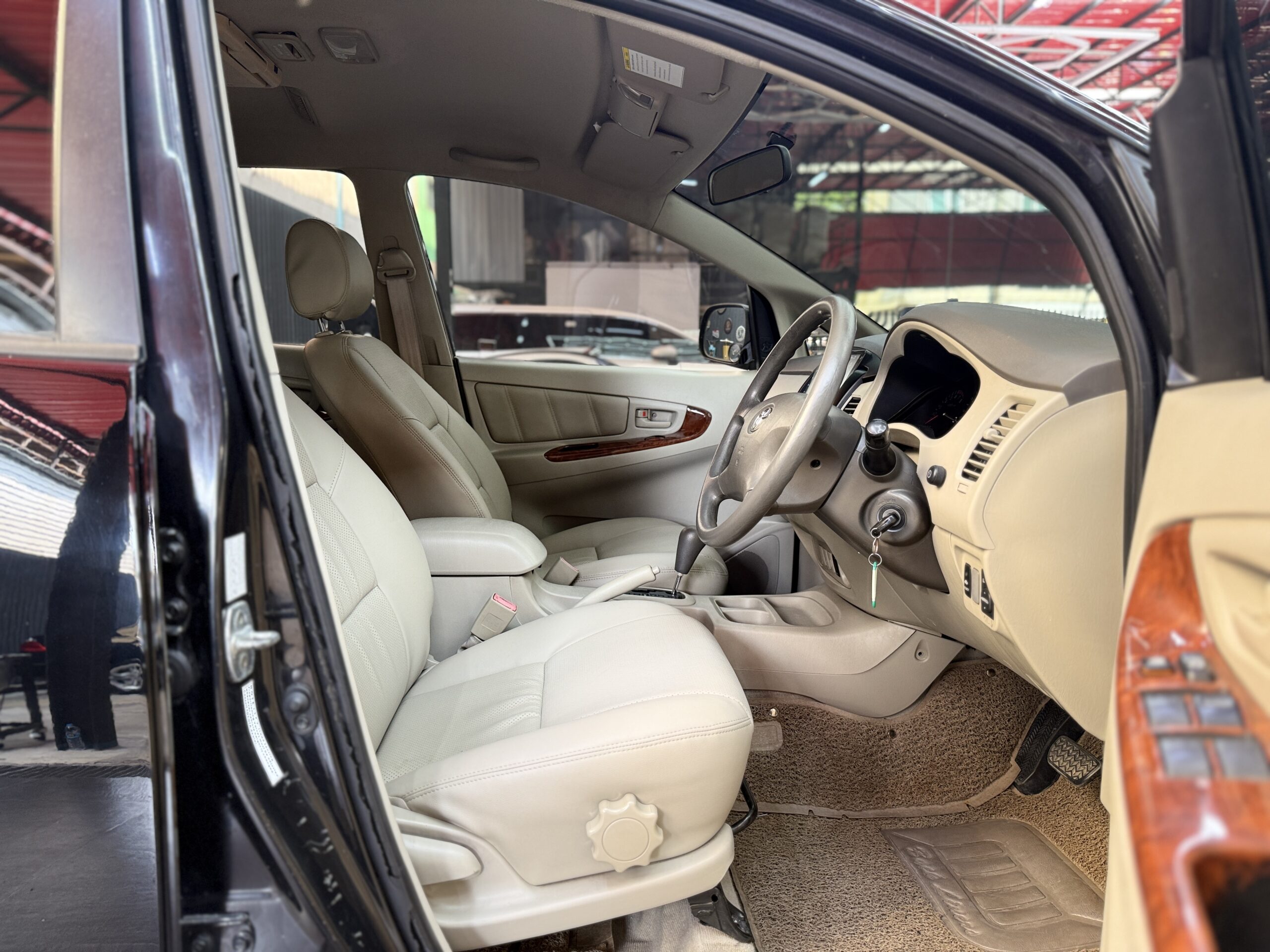 TOYOTA INNOVA 2.0 G 2010