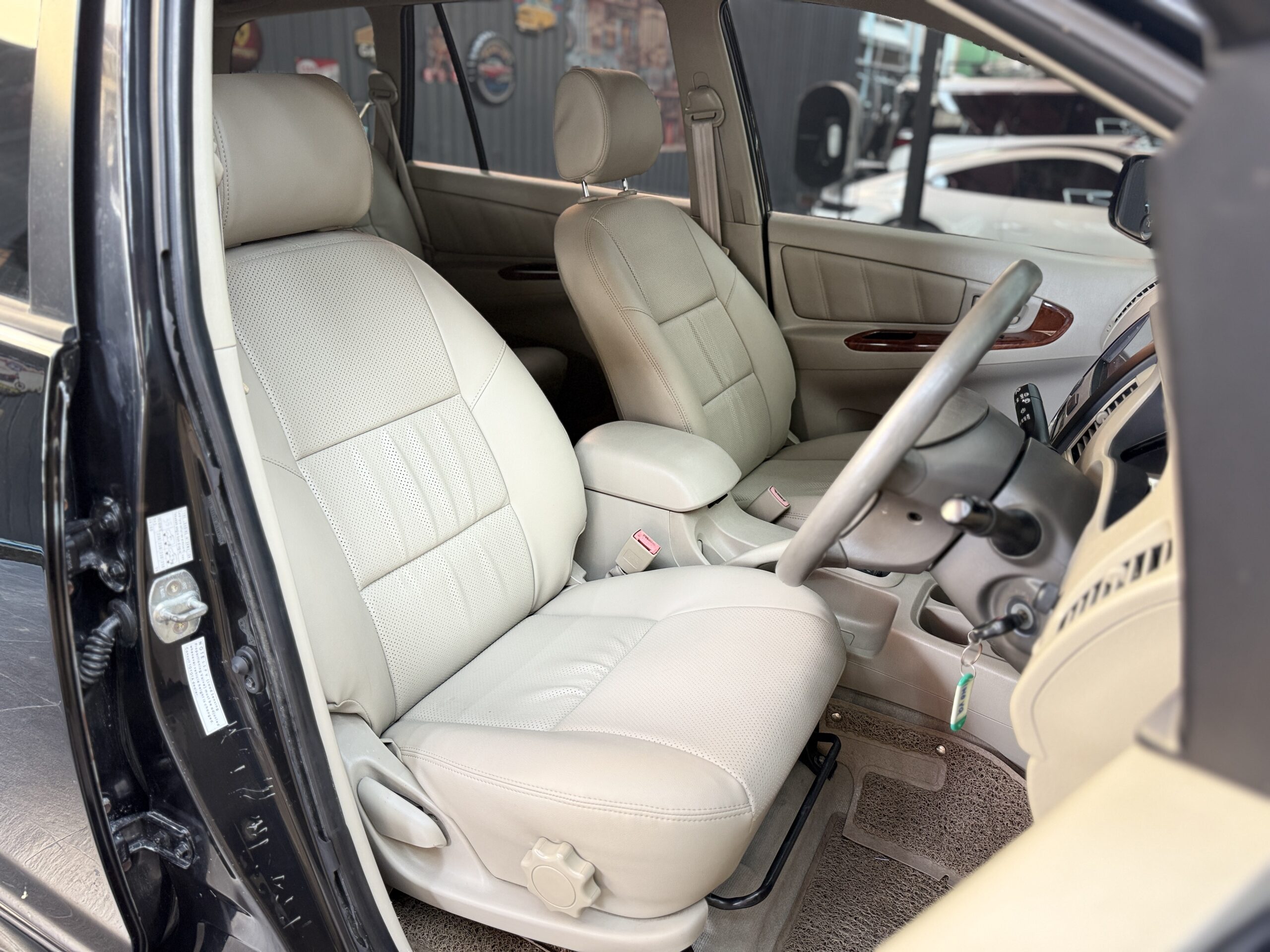 TOYOTA INNOVA 2.0 G 2010