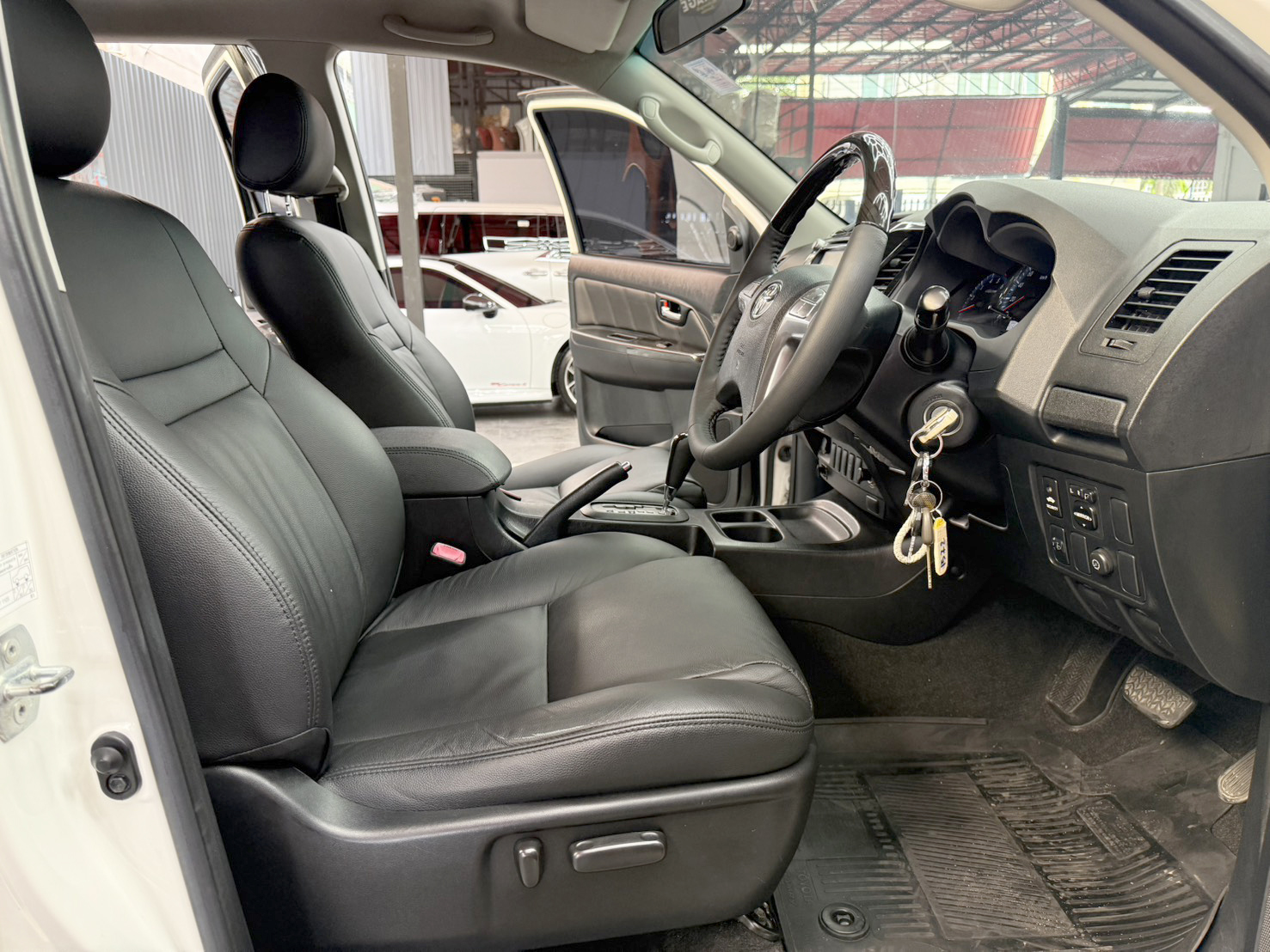 FORTUNER 2.5 V 2WD 2015