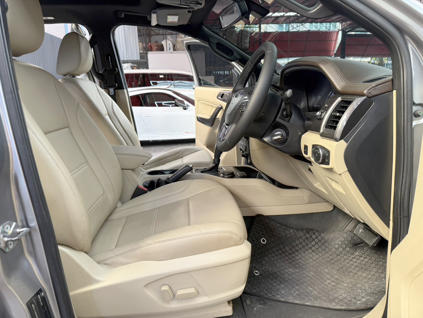 EVEREST 3.2 Titanium+ 4WD 2016