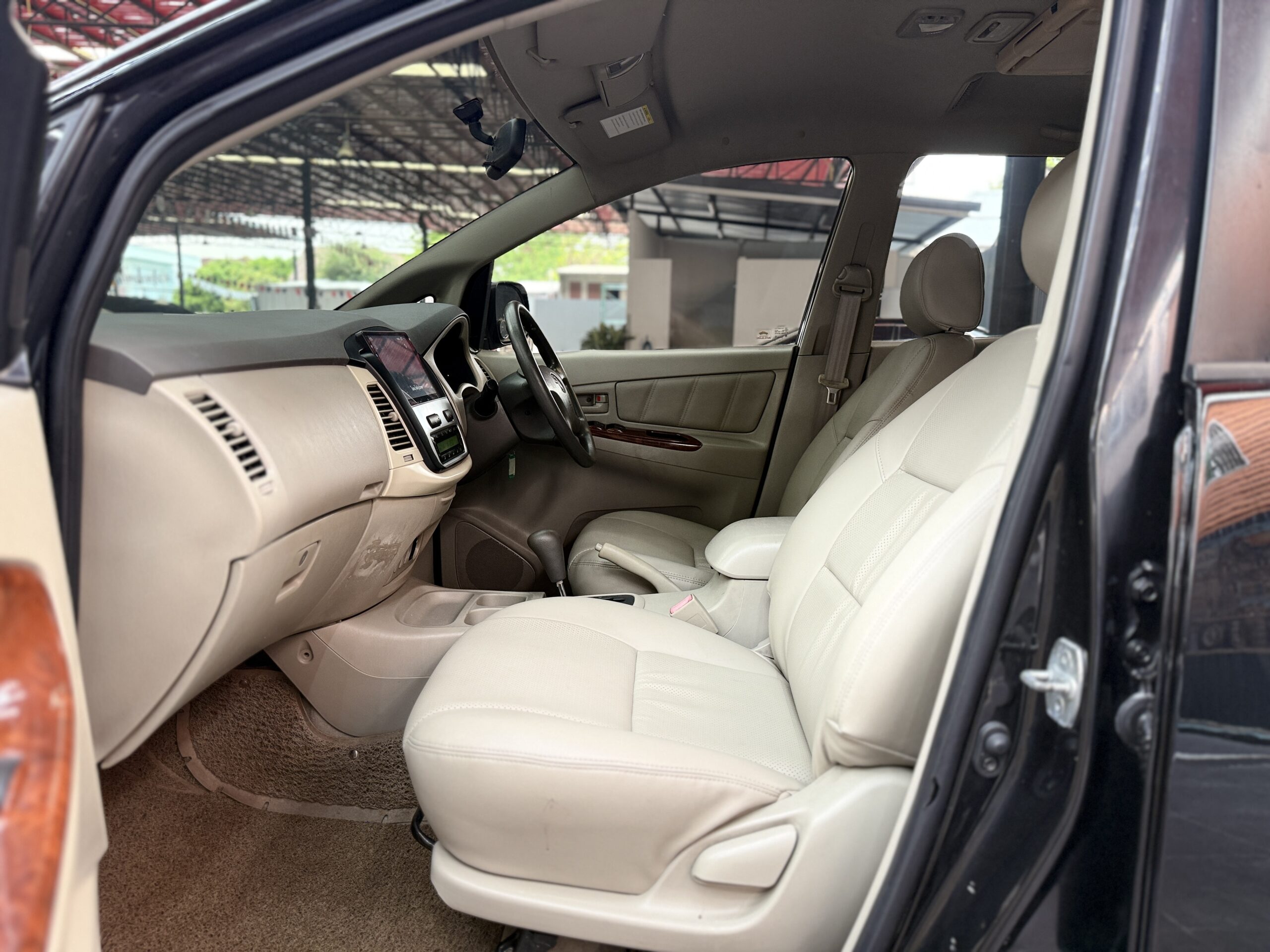 TOYOTA INNOVA 2.0 G 2010