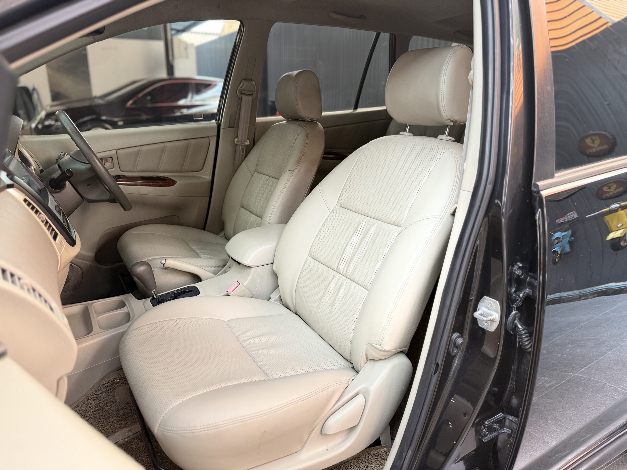 TOYOTA INNOVA 2.0 G 2010